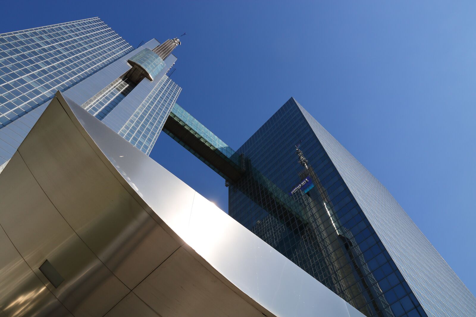 Canon EOS 750D (EOS Rebel T6i / EOS Kiss X8i) sample photo. Belgium, brussel, office photography