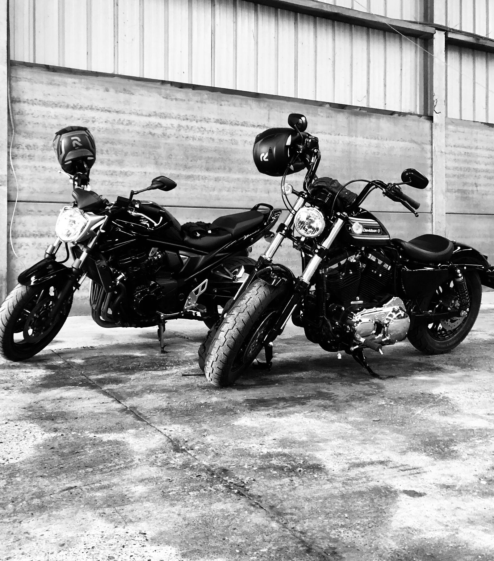 iPhone X back dual camera 4mm f/1.8 sample photo. Motorcycle, motorcycles, engine photography