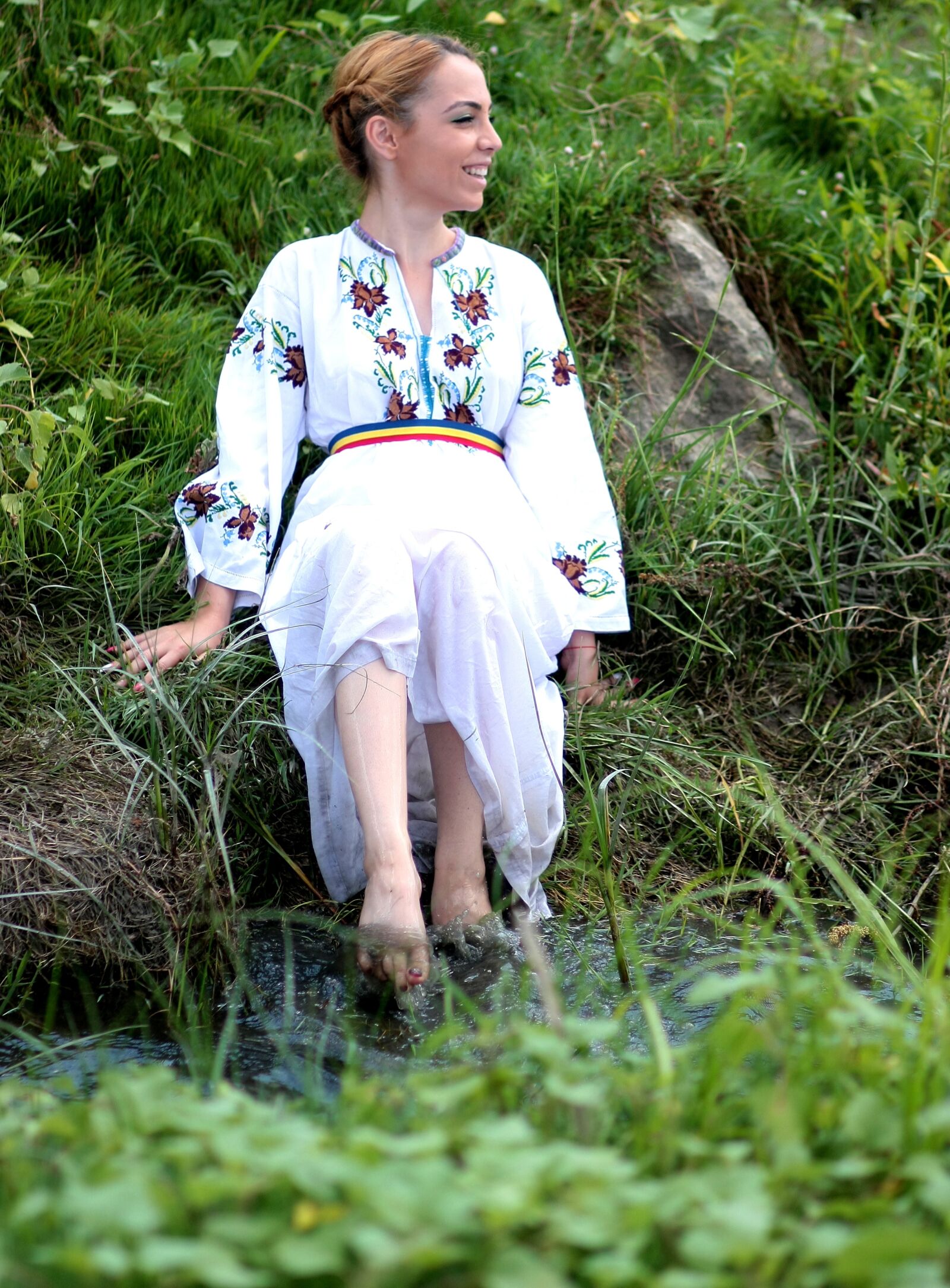 Canon EOS 450D (EOS Rebel XSi / EOS Kiss X2) sample photo. Girl, peasant woman, tradition photography