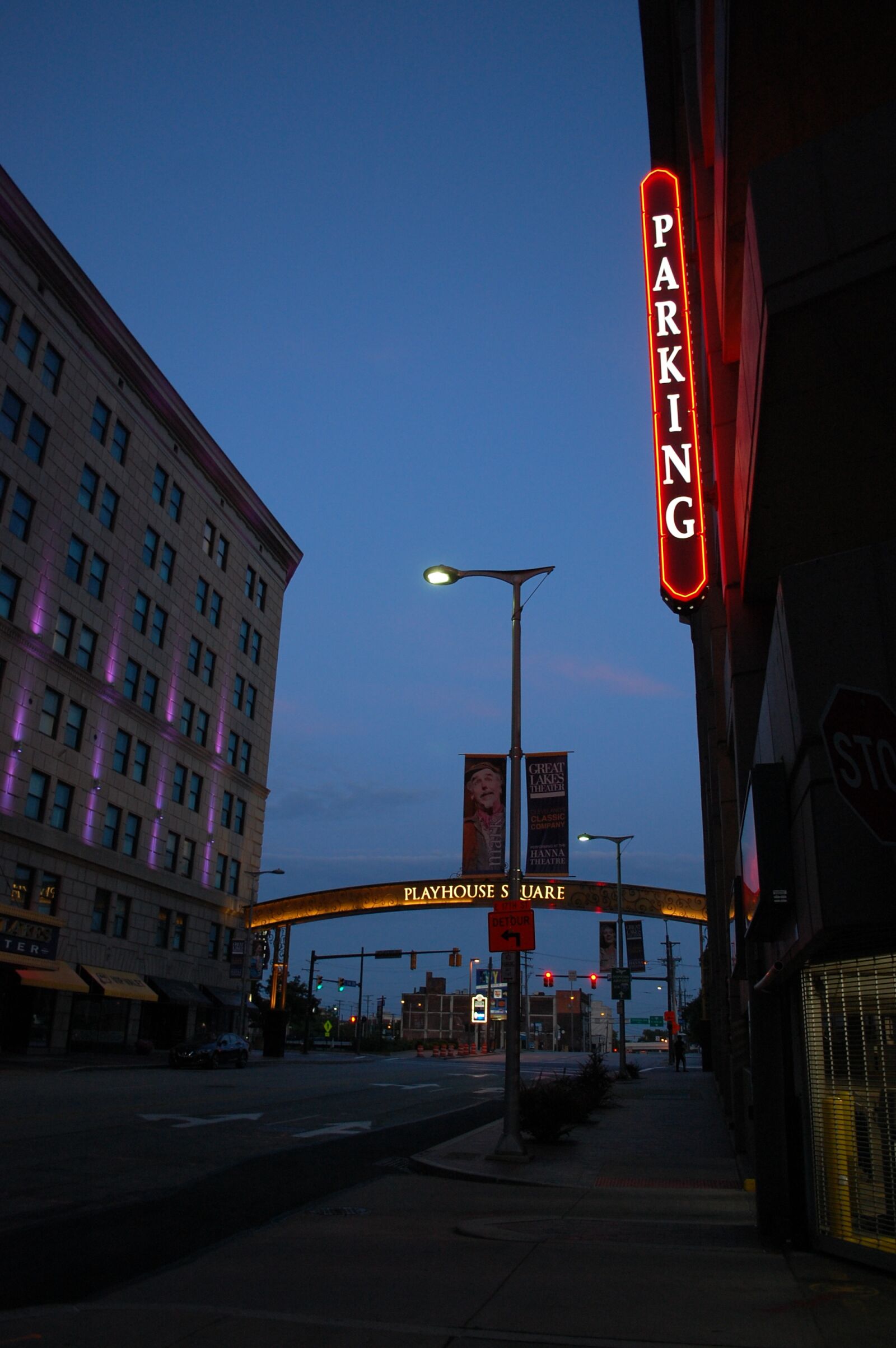 Nikon D40 sample photo. Street, neon lights, building photography