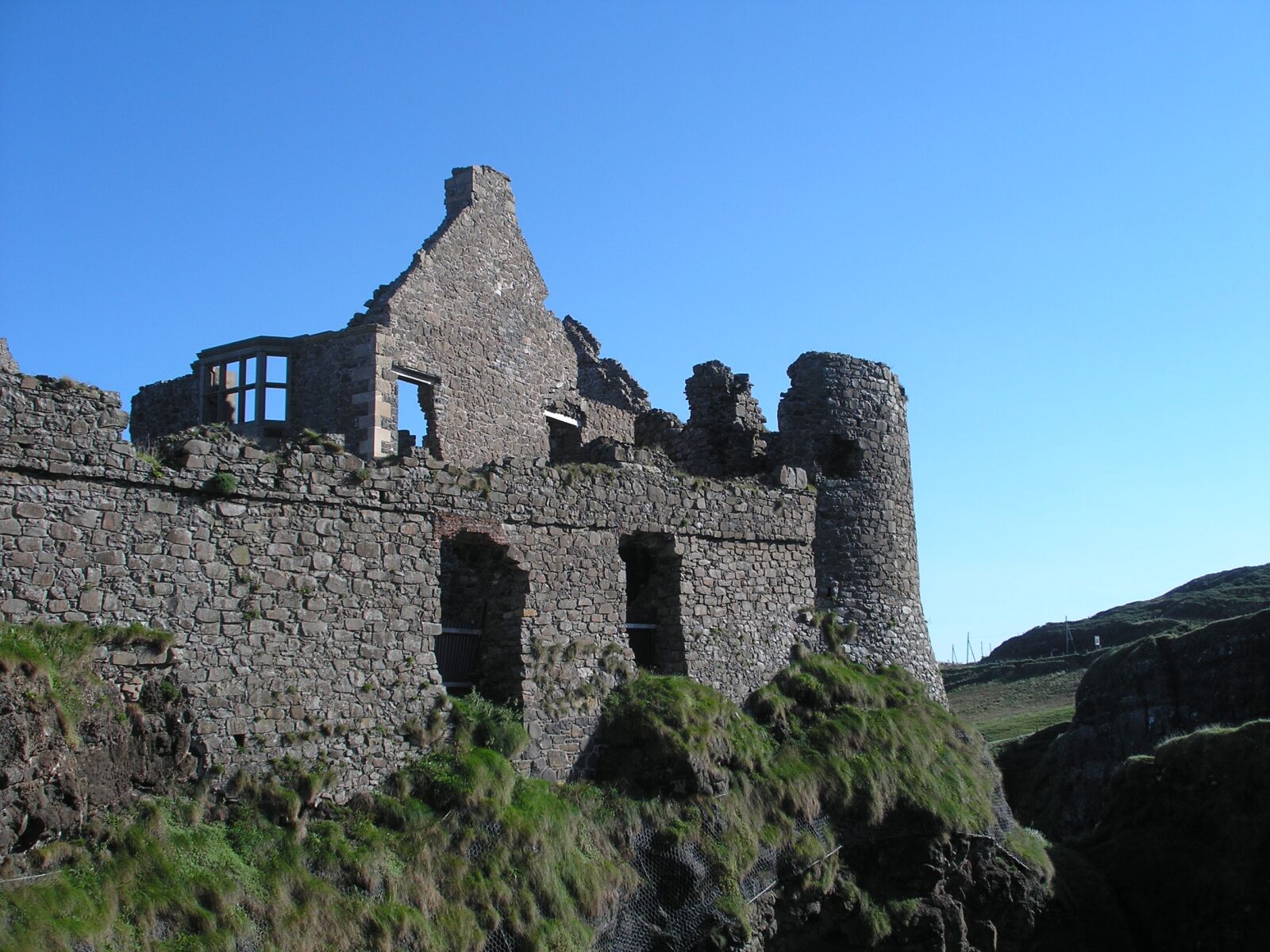 Olympus C55Z,C5500Z sample photo. Dunluce castle, ireland, castle photography