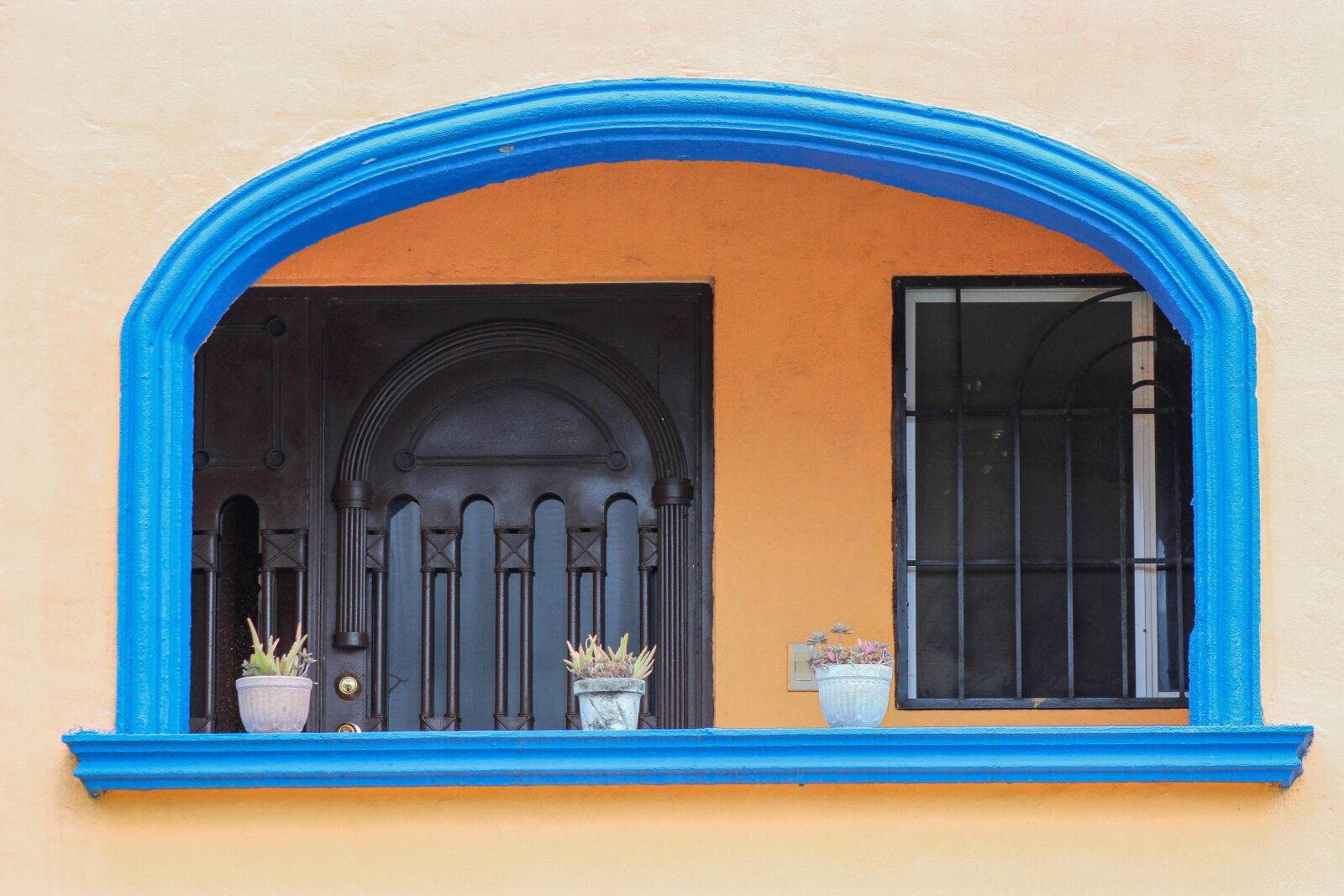 Canon EOS 600D (Rebel EOS T3i / EOS Kiss X5) sample photo. Architecture, house, window photography