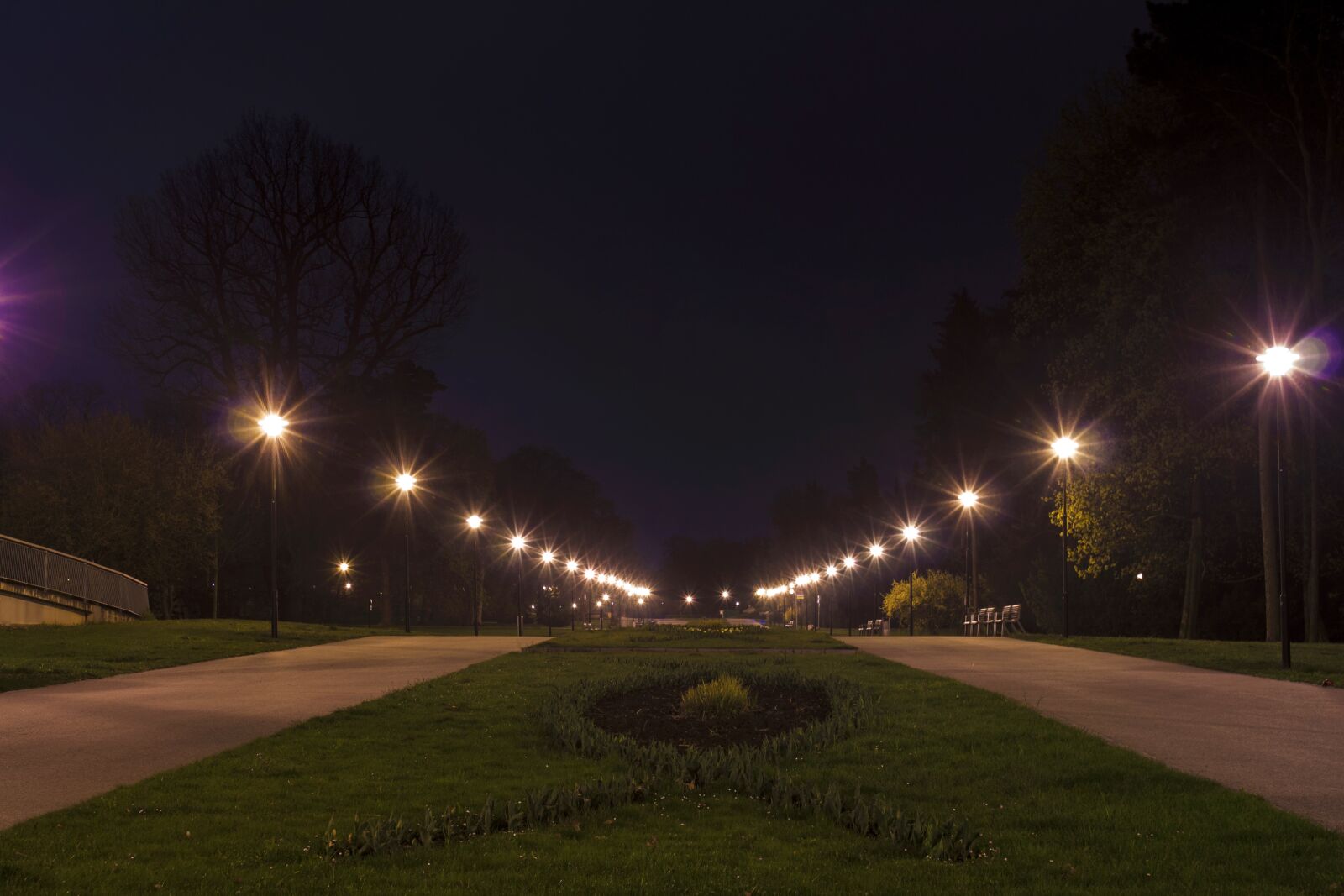 Canon EOS 500D (EOS Rebel T1i / EOS Kiss X3) sample photo. Night, park, dark photography