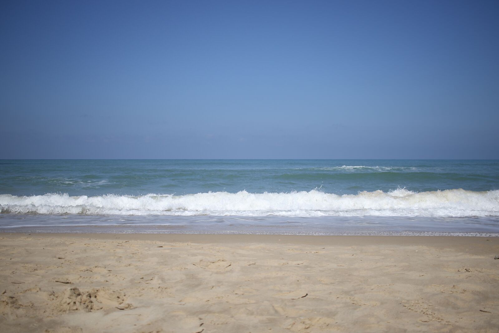 Canon EOS 7D Mark II sample photo. Sea, water, sand photography
