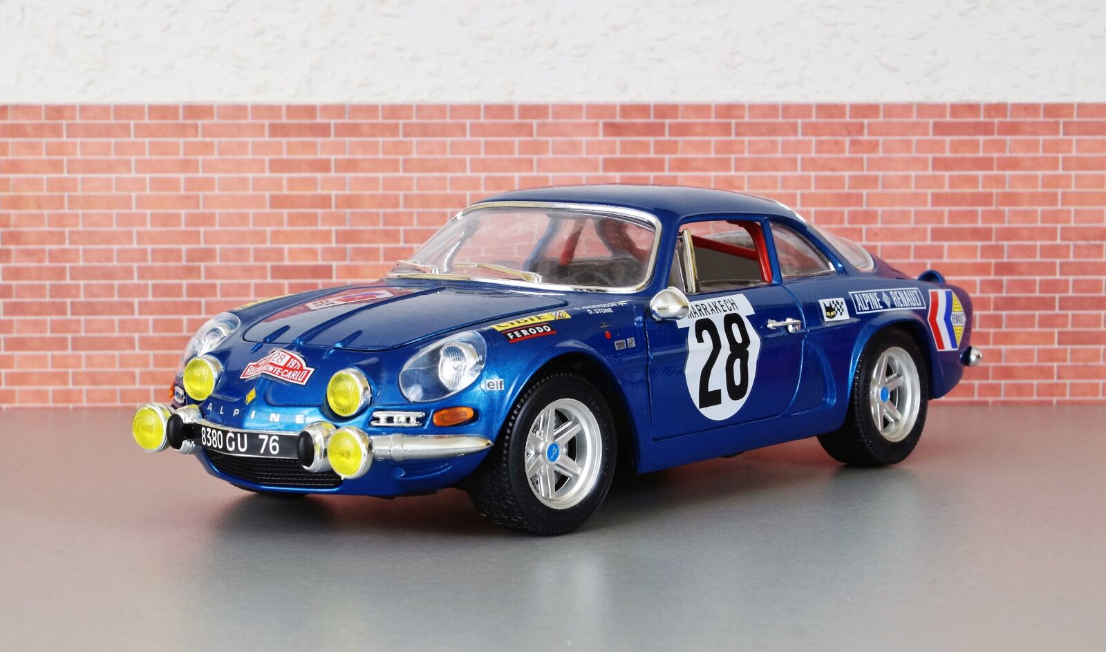 Sony DT 18-70mm F3.5-5.6 sample photo. Model car, renault, renault photography