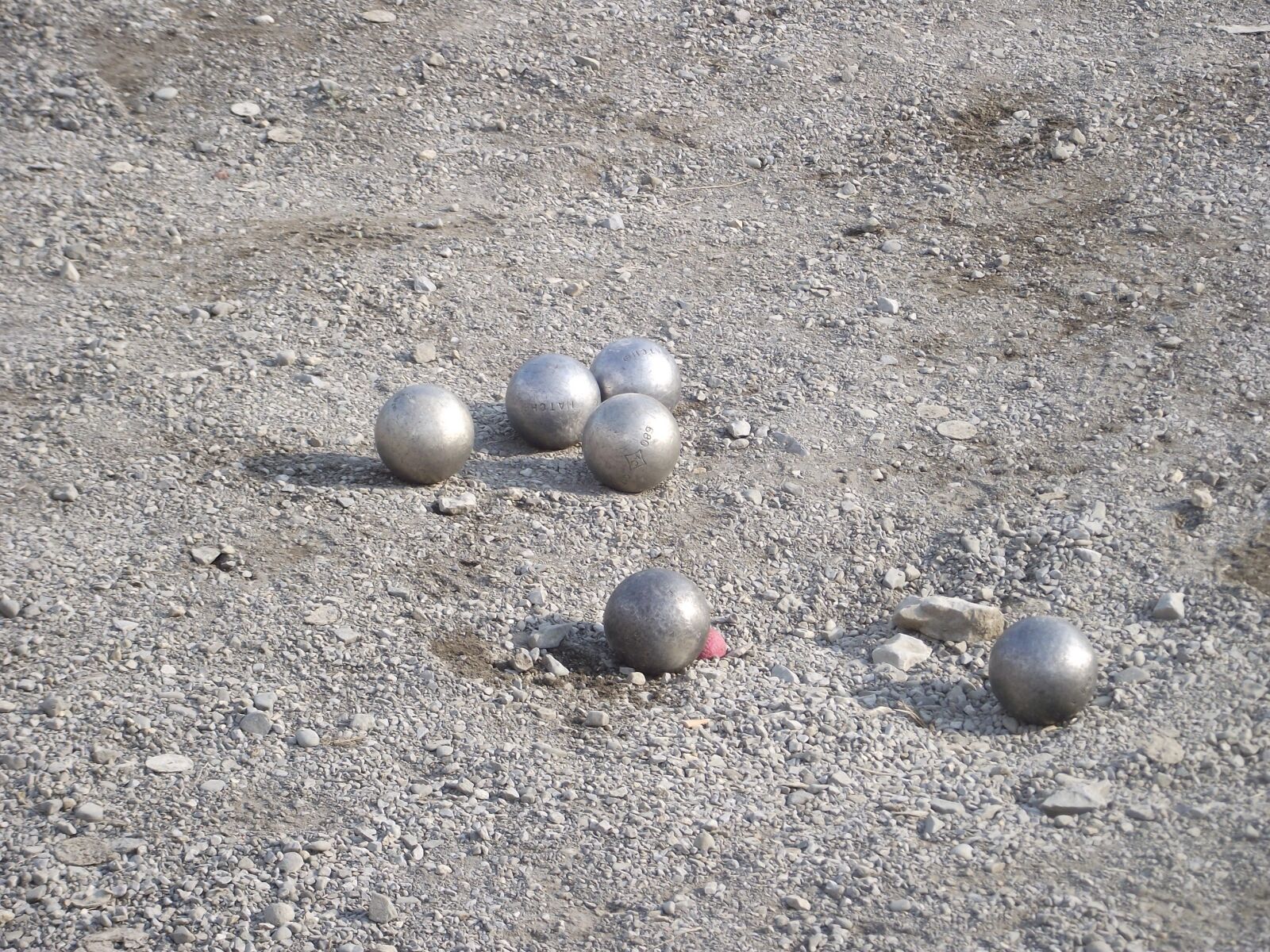 Fujifilm FinePix S1700 sample photo. Boules, balls, sand photography