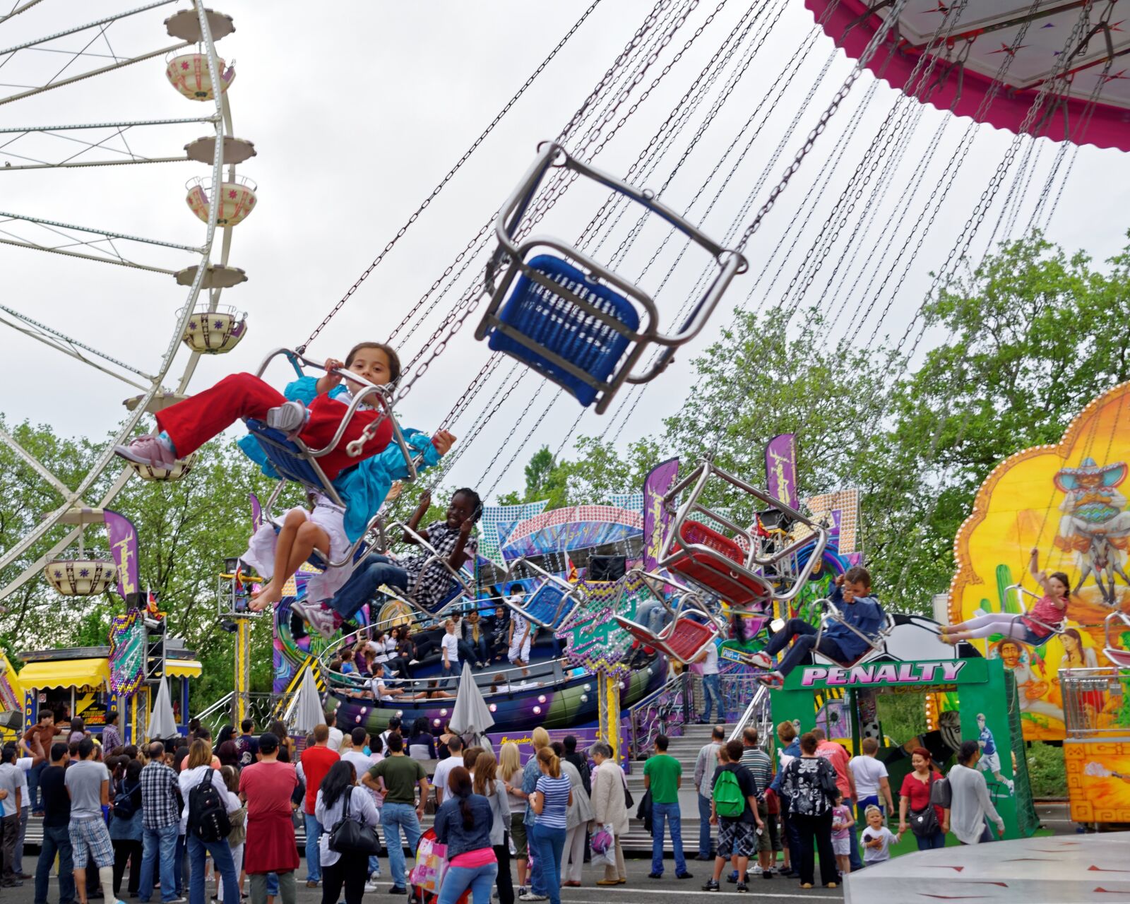 Nikon D90 sample photo. Carousel, folk festival, hustle photography