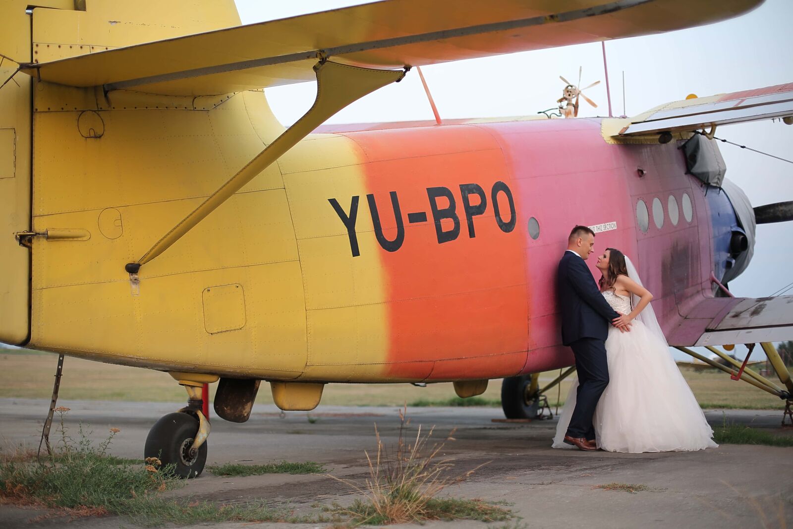 Canon EOS 5D Mark III sample photo. Aircraft engine, biplane, groom photography