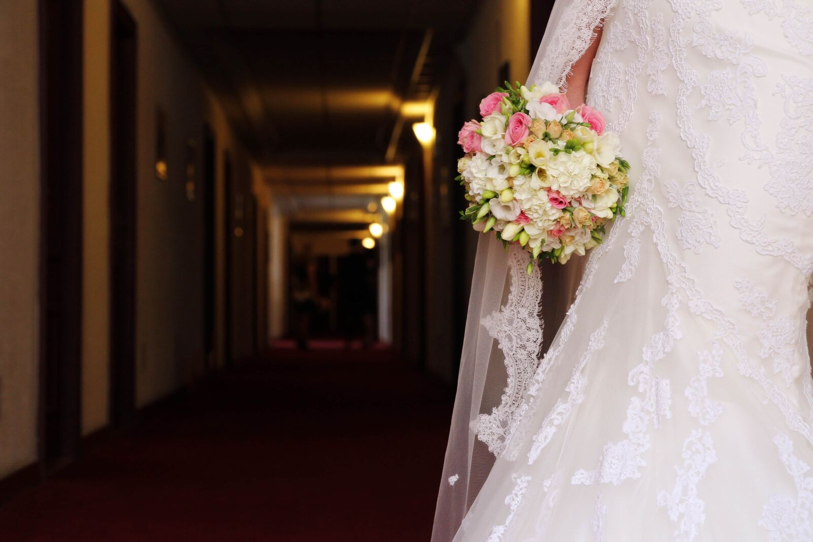 Canon EOS 7D sample photo. Bouquet, bride, dress, engagement photography