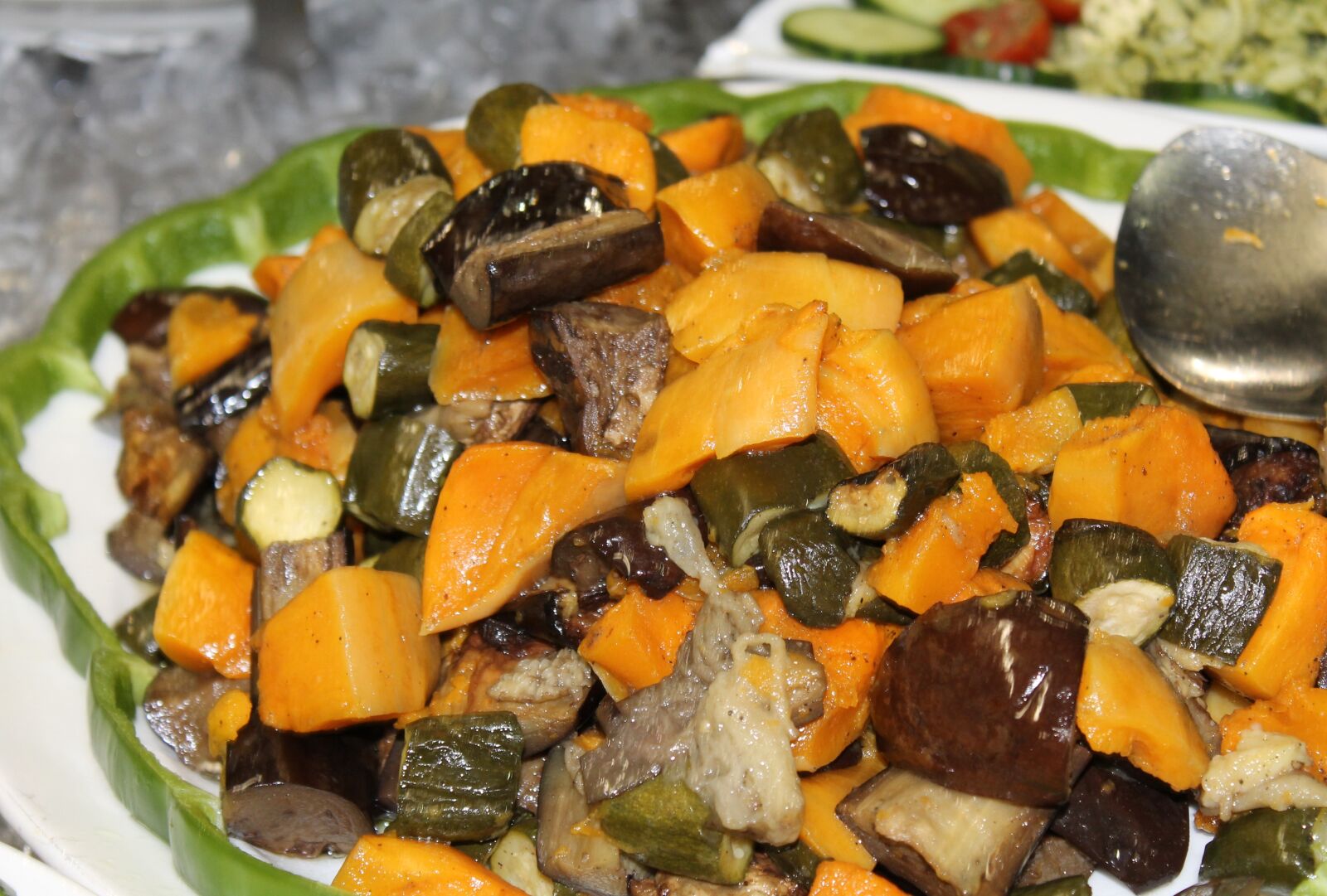 Canon EF-S 18-55mm F3.5-5.6 IS sample photo. Salad, butternut, egg-plant photography