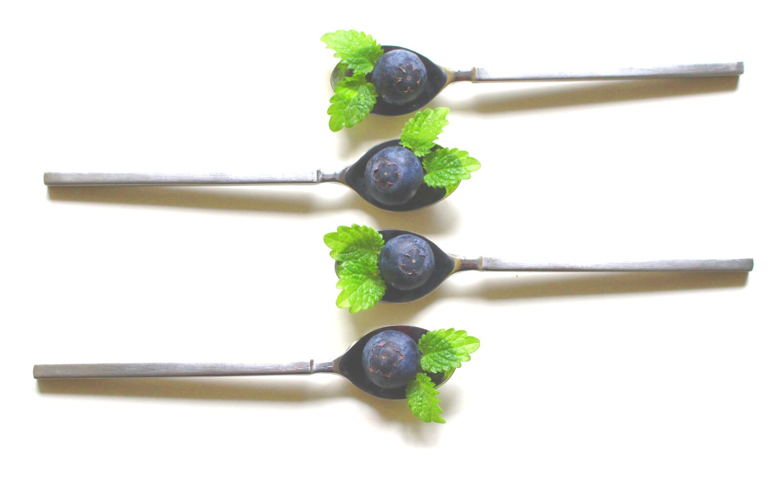 Canon EOS 700D (EOS Rebel T5i / EOS Kiss X7i) sample photo. Spoon, blueberries, teaspoon photography