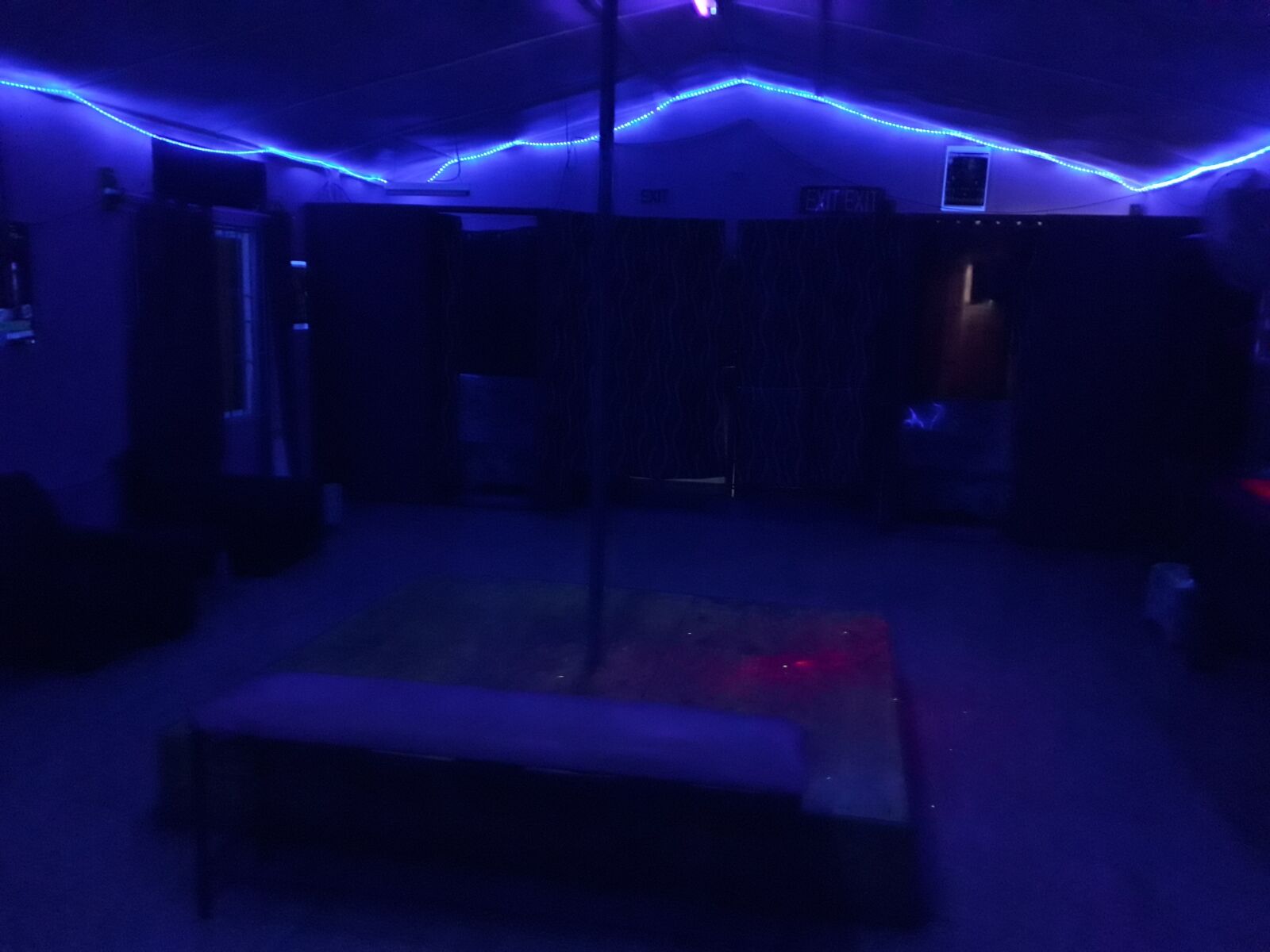 Samsung Galaxy J7 Pro sample photo. Club, lights, night photography
