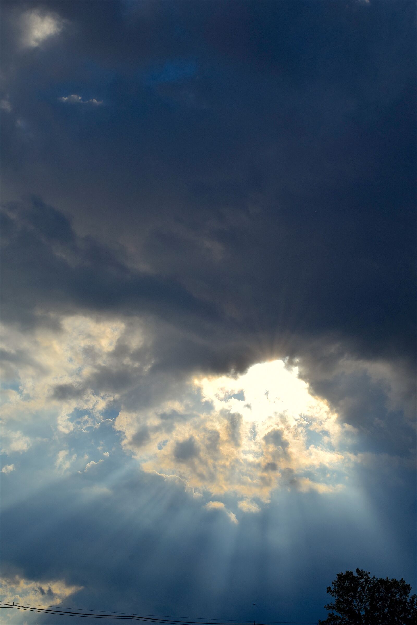 Nikon D3300 sample photo. Sky, sunlight, dramatic photography