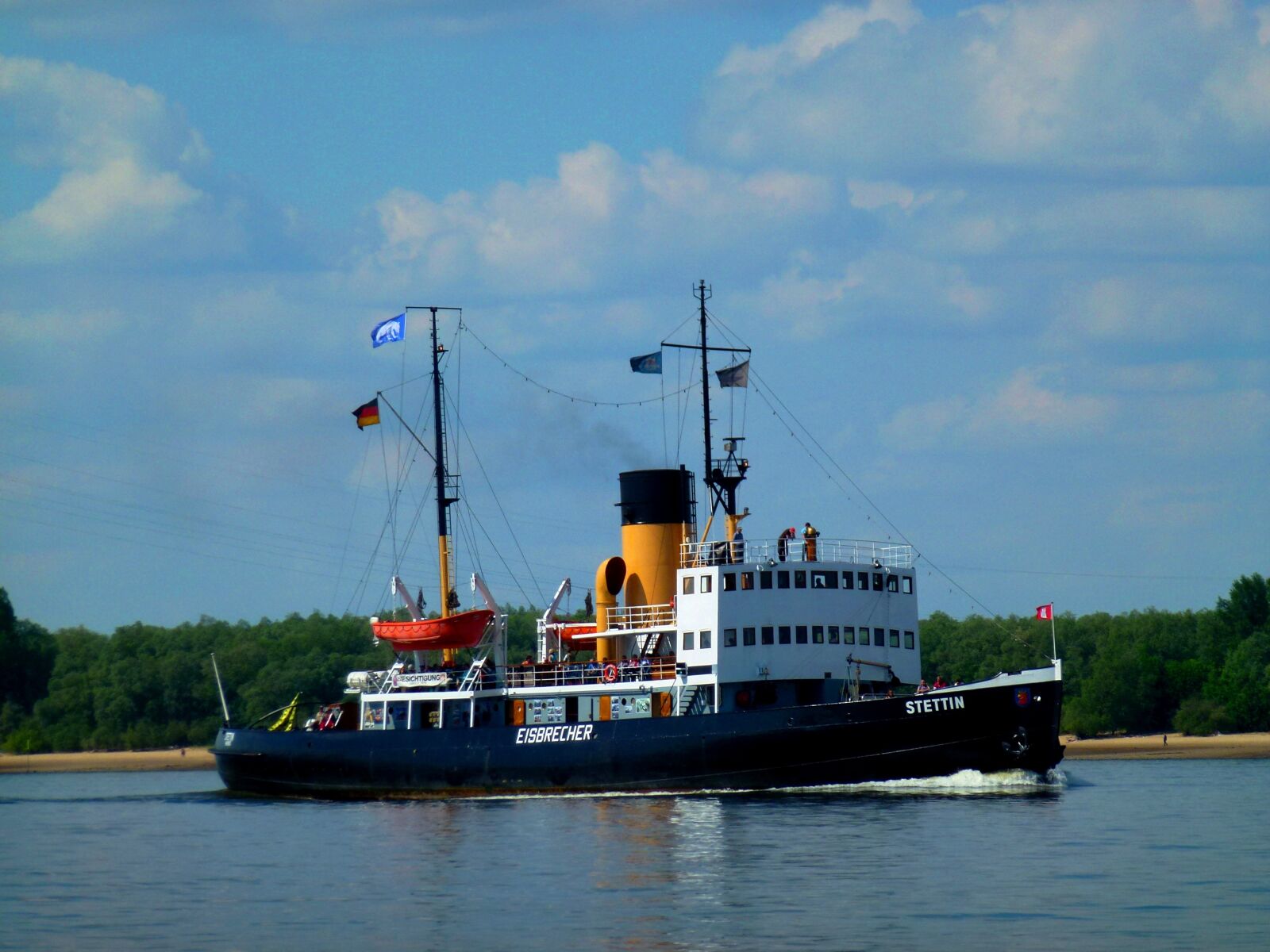 Leica V-Lux 30 / Panasonic Lumix DMC-TZ22 sample photo. Maritime, harness lines, ship photography