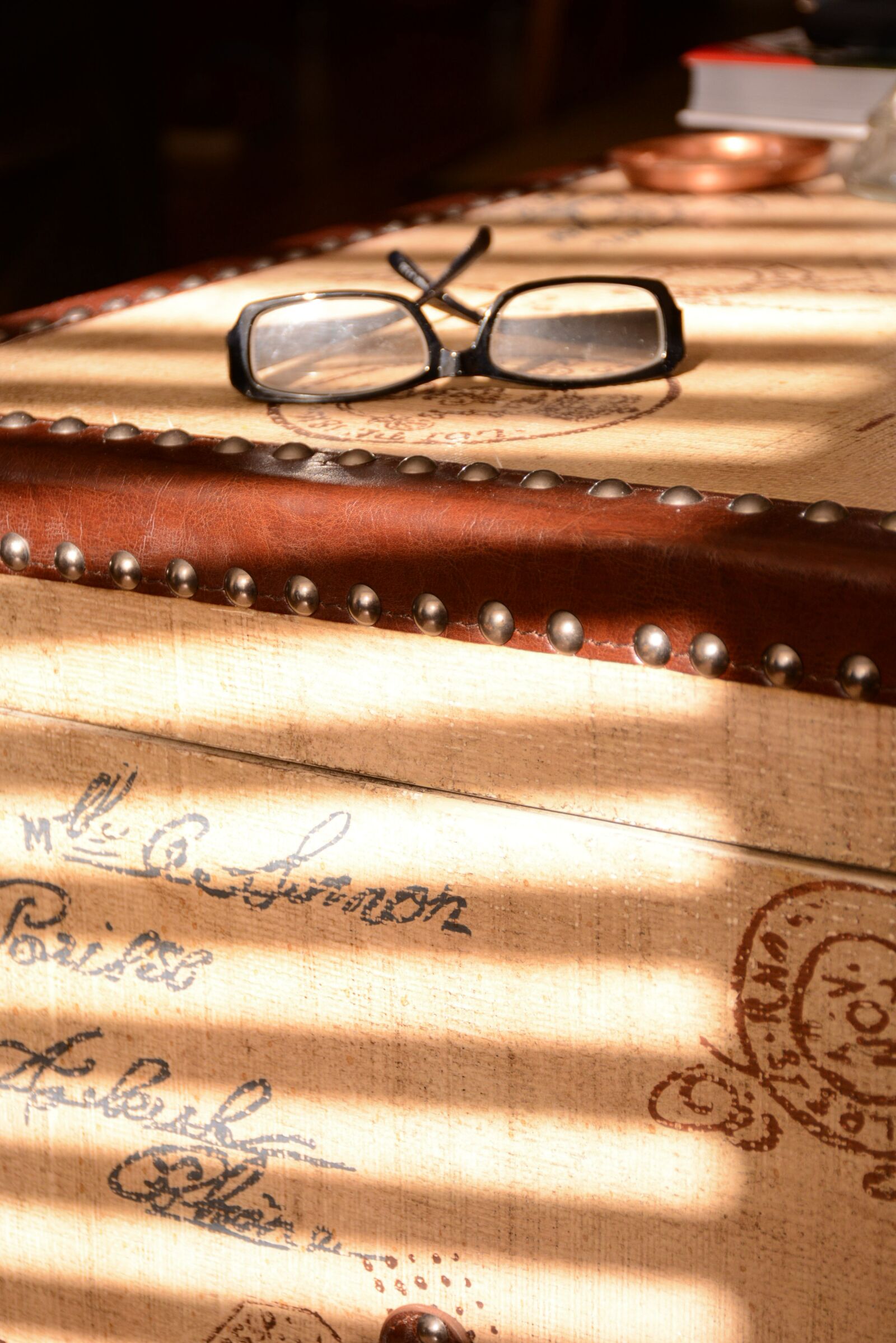 Nikon D7100 sample photo. Old, leading lines, box photography