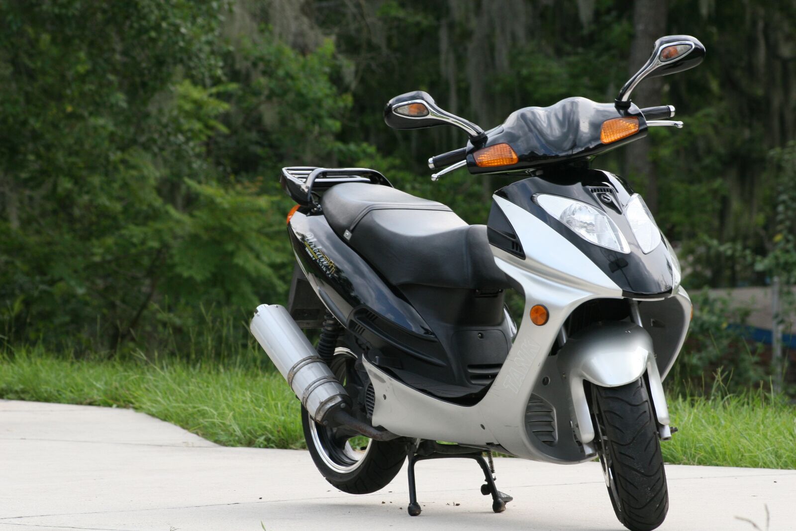 Canon EOS 30D sample photo. Scooter, motorcycle, bike photography