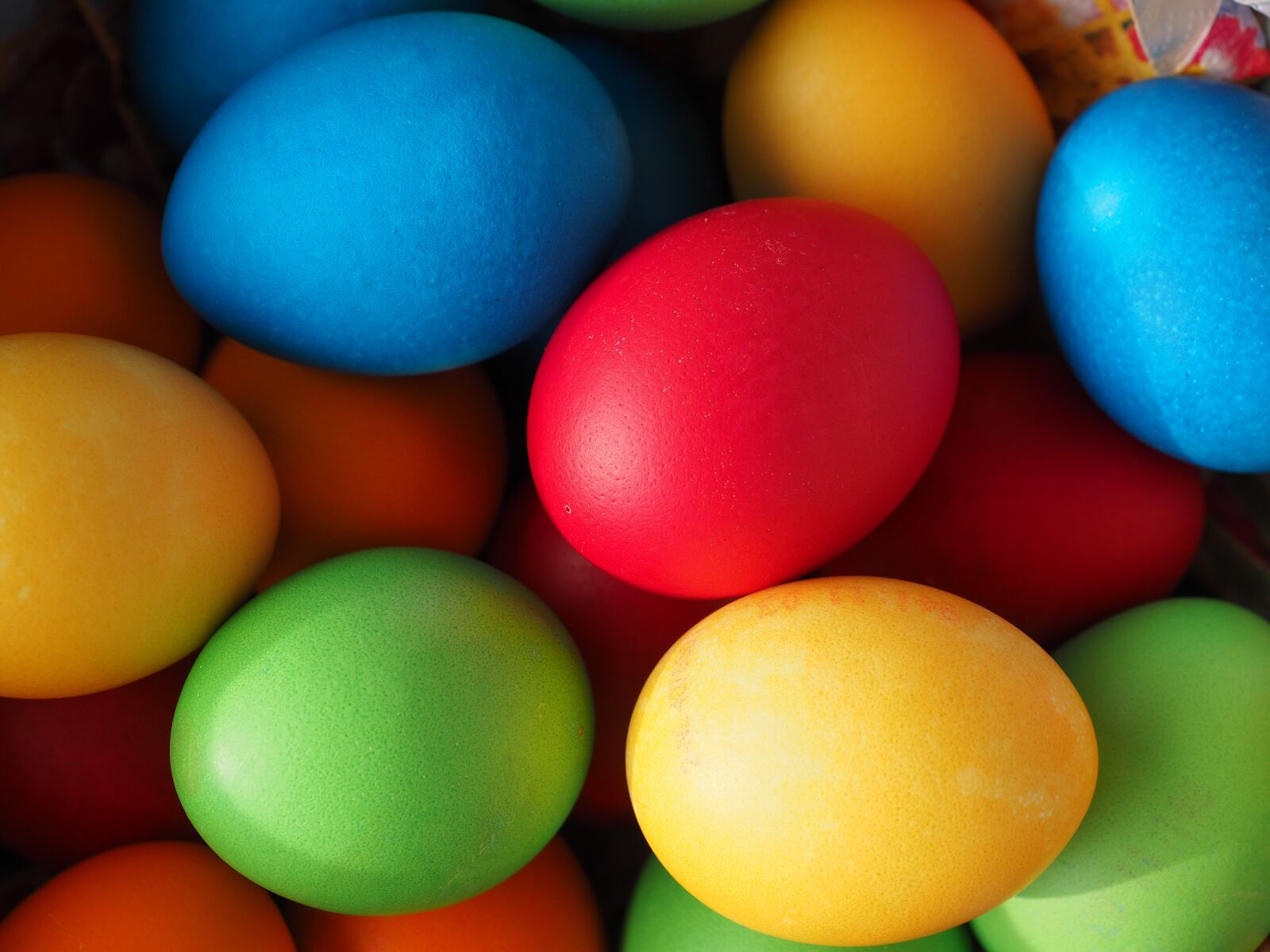 Olympus OM-D E-M1 + Olympus M.Zuiko Digital ED 12-40mm F2.8 Pro sample photo. Easter eggs, easter eggs photography