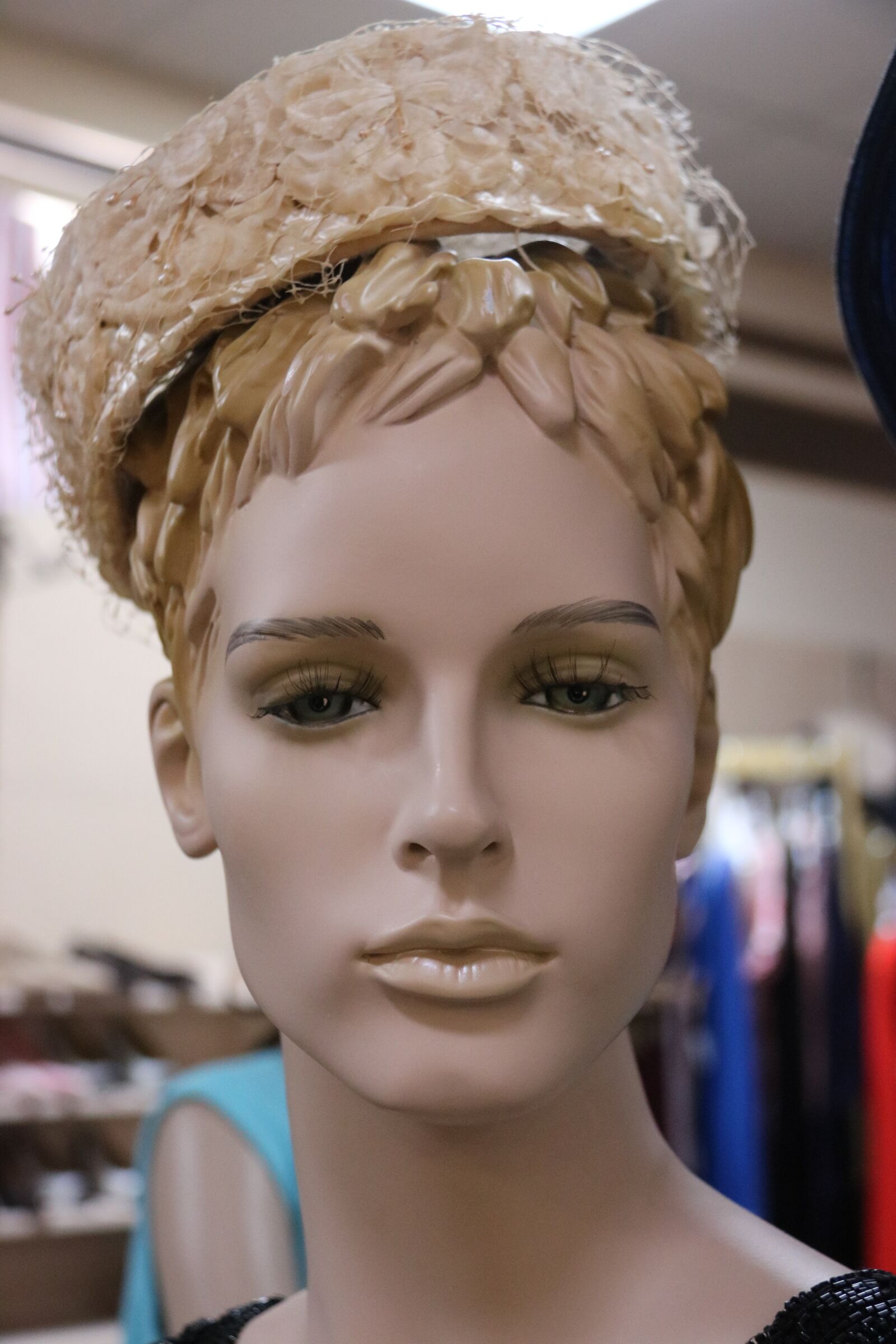 Canon EOS 750D (EOS Rebel T6i / EOS Kiss X8i) sample photo. Mannequin, female, woman photography