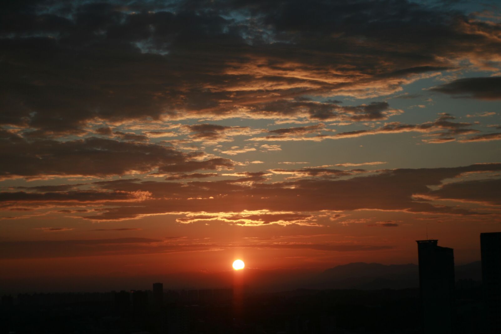 Canon EOS 400D (EOS Digital Rebel XTi / EOS Kiss Digital X) sample photo. Sunrise, sky, landscape photography