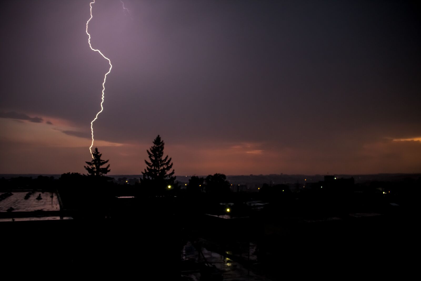 Canon EOS 750D (EOS Rebel T6i / EOS Kiss X8i) sample photo. Lightning, outside, summer photography
