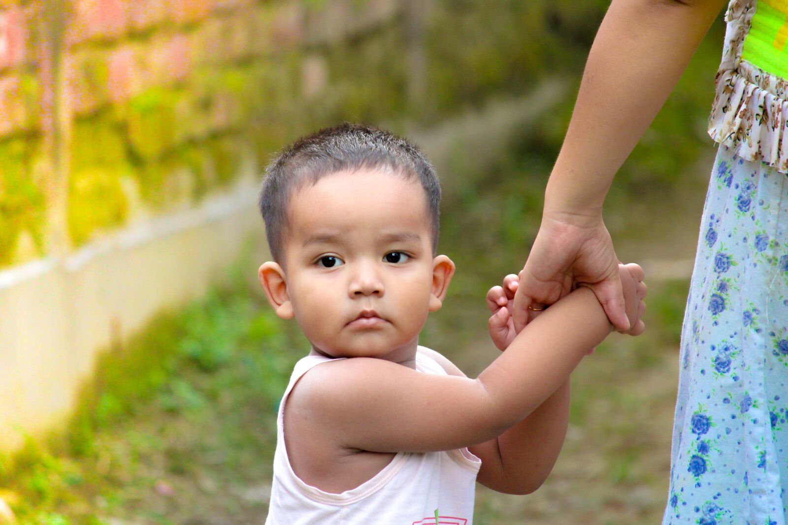 Canon EOS 1200D (EOS Rebel T5 / EOS Kiss X70 / EOS Hi) + Canon EF-S 55-250mm F4-5.6 IS II sample photo. Mother, boy, child photography