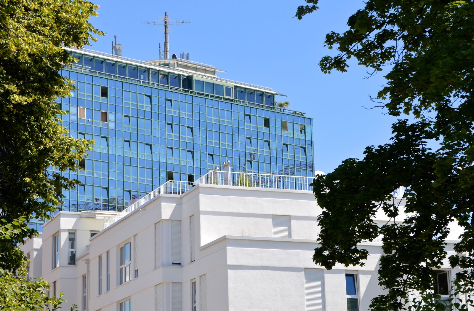 Nikon D3200 sample photo. Skyscraper, elevator, city photography