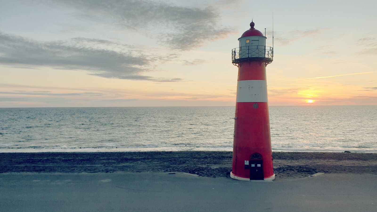 Samsung Galaxy Note9 sample photo. Lighthouse, outdoors, sea photography