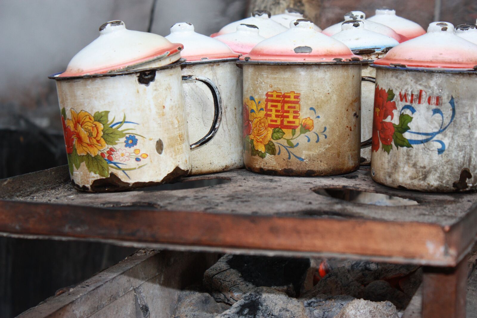 Canon EOS 450D (EOS Rebel XSi / EOS Kiss X2) sample photo. Cup, china, market photography