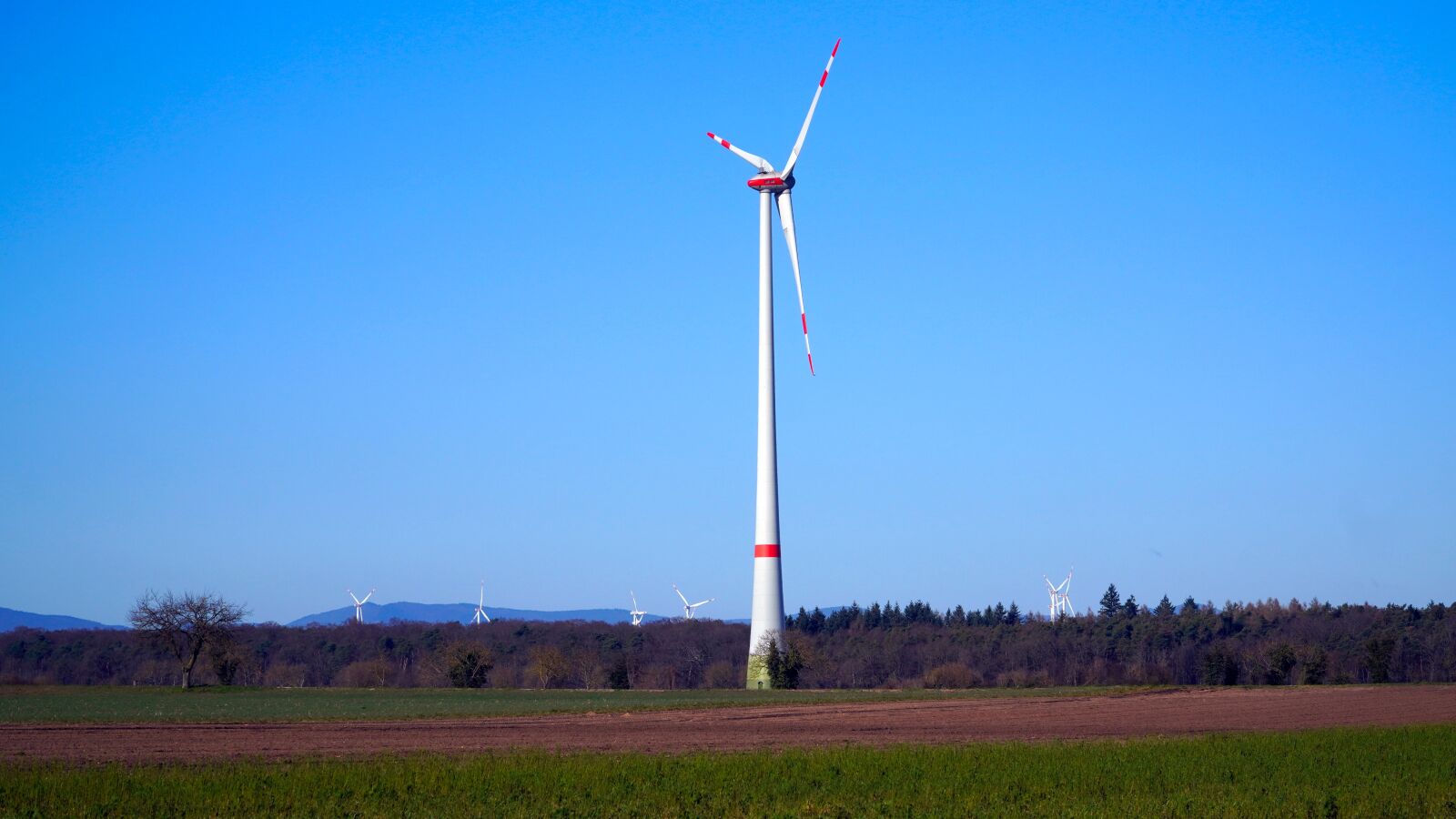 Sony E PZ 18-105mm F4 G OSS sample photo. Pinwheel, wind power, wind photography