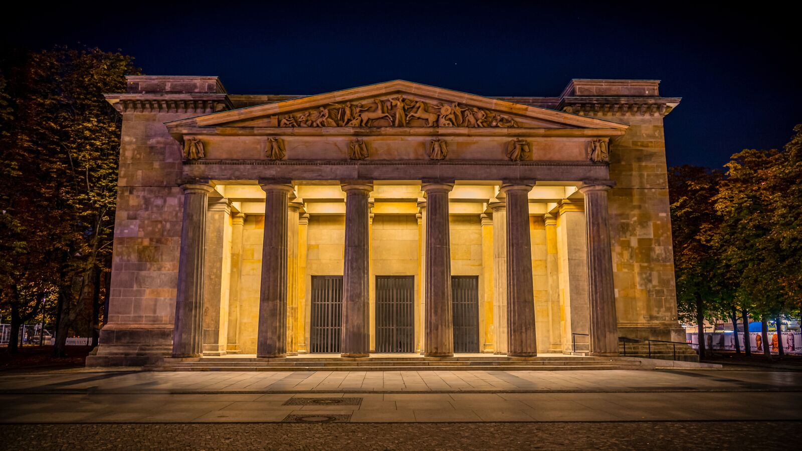 Sony a7 II + Sony FE 28-70mm F3.5-5.6 OSS sample photo. Night photograph, long exposure photography