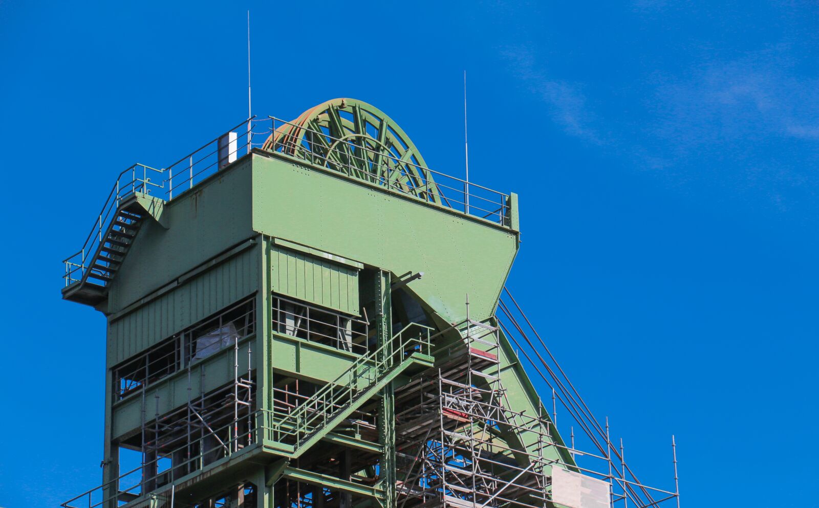 Canon EOS 700D (EOS Rebel T5i / EOS Kiss X7i) sample photo. Steel, headframe, mining photography