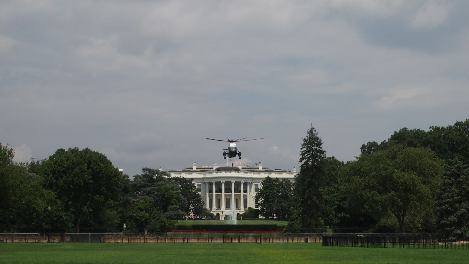 Olympus PEN E-PL3 sample photo. President, helicopter, white house photography