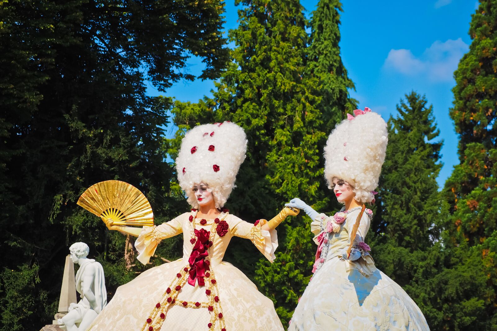 Olympus OM-D E-M10 sample photo. Costume, baroque, clothing photography