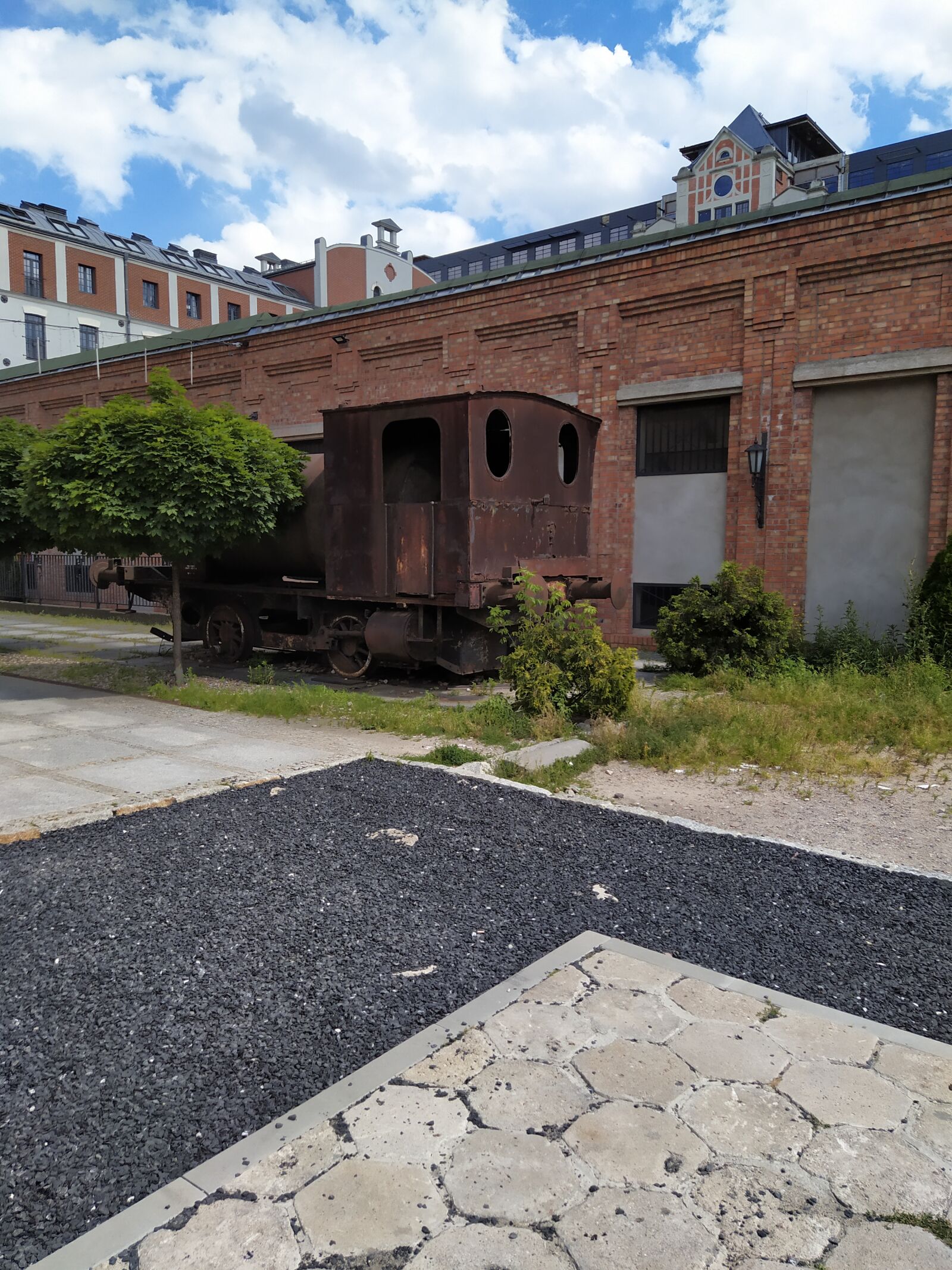 Xiaomi Redmi Note 7 sample photo. Old, locomotive, architecture photography