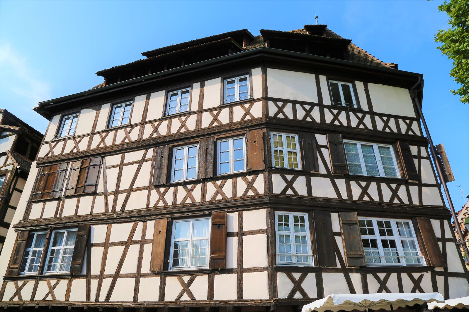 Canon EF 24-105mm F4L IS USM sample photo. Building, architecture, date photography