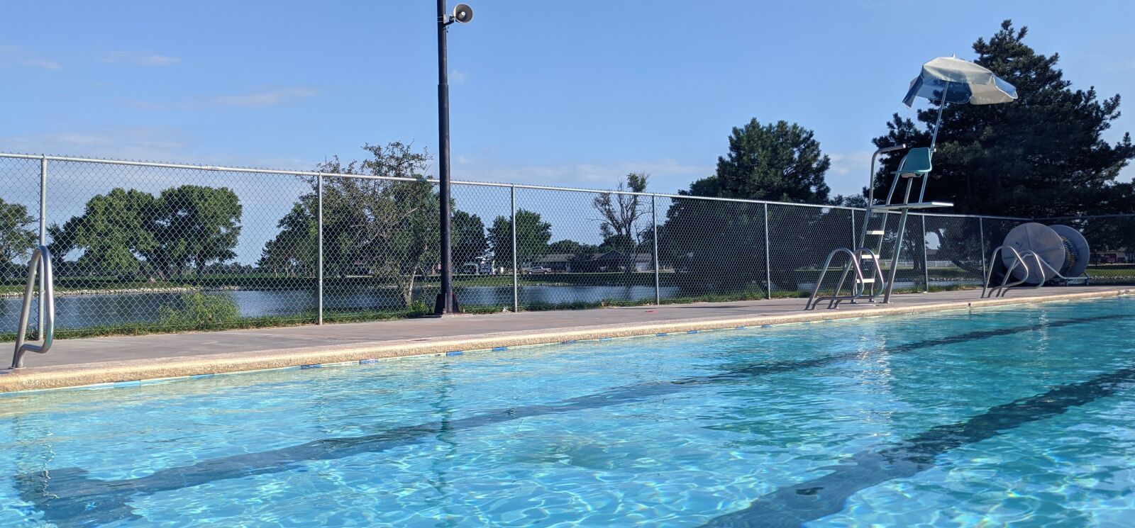 Google Pixel 4 sample photo. Summer, pool, swim photography