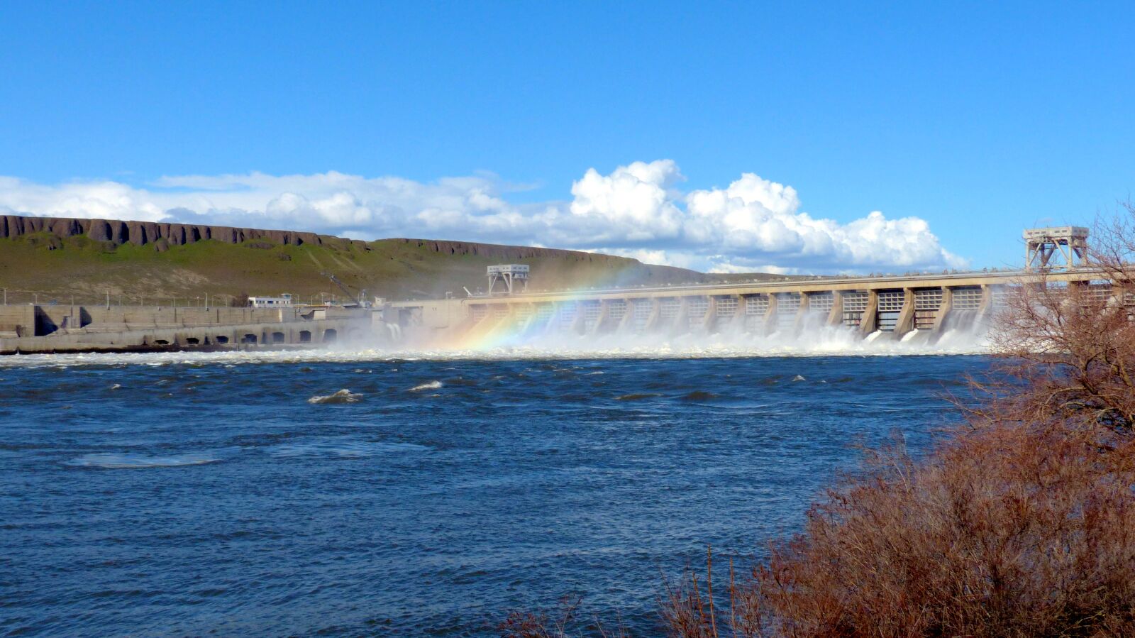 Panasonic Lumix DMC-FZ200 sample photo. Hydroelectric, dam, water photography