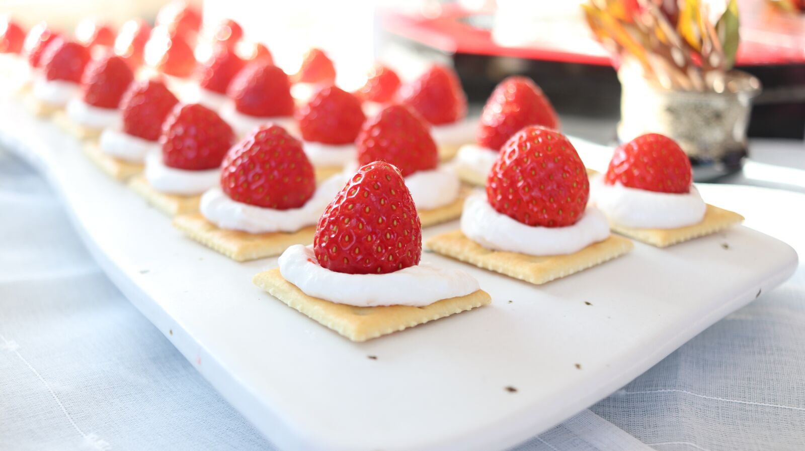 Canon EF-S 24mm F2.8 STM sample photo. Strawberry, confectionery, delicious photography