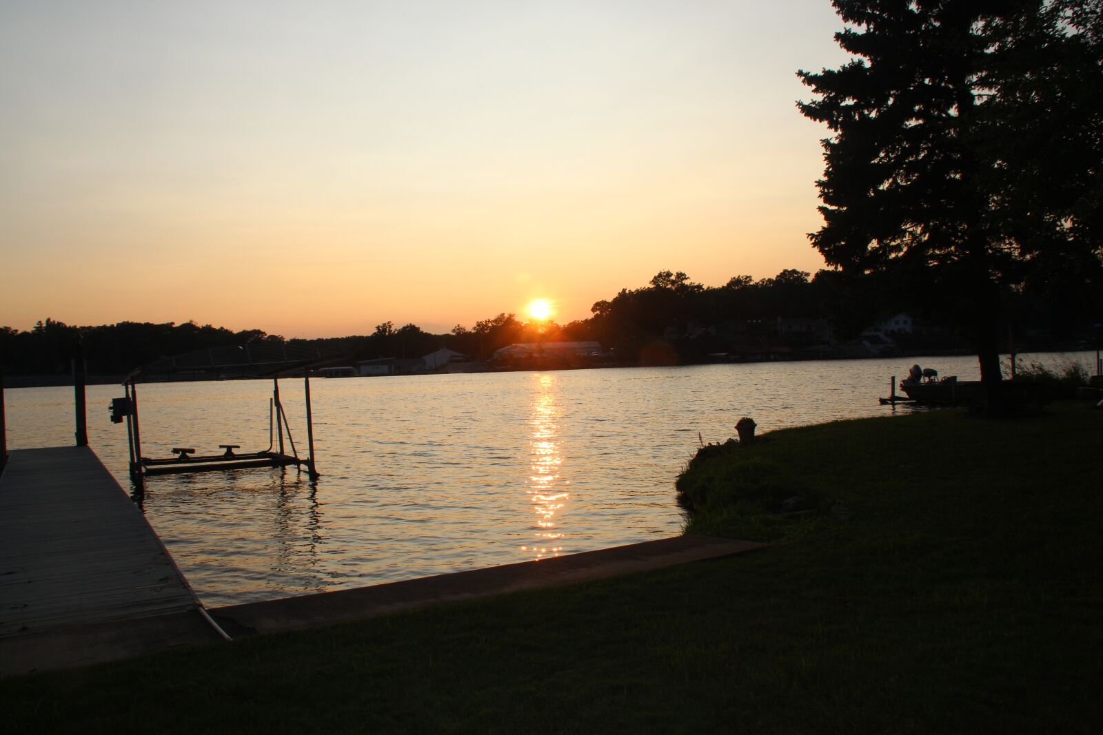 Canon EOS 1300D (EOS Rebel T6 / EOS Kiss X80) sample photo. Lake, beach, sunset photography