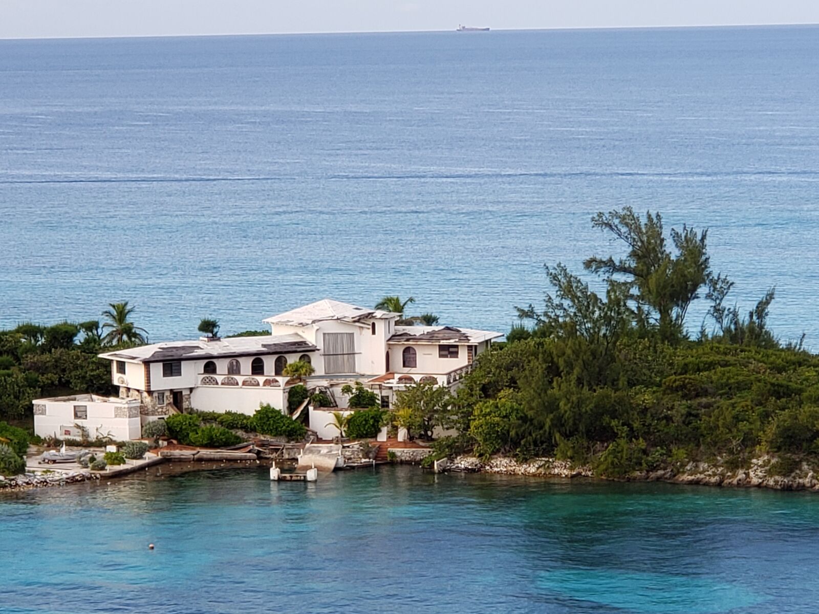 Samsung Galaxy Note9 sample photo. Nassau, bahamas, villa photography