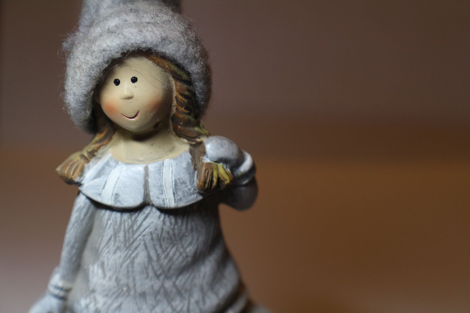 Canon EOS 100D (EOS Rebel SL1 / EOS Kiss X7) sample photo. Figure, deco, porcelain photography