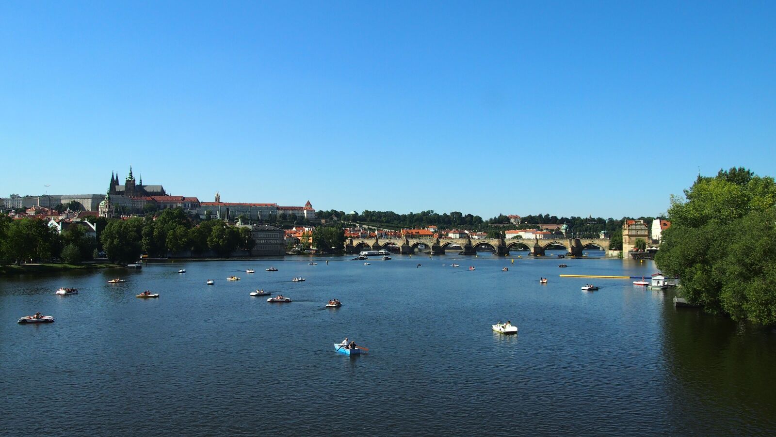 Olympus PEN E-PL3 sample photo. Prague, moldova, charles bridge photography