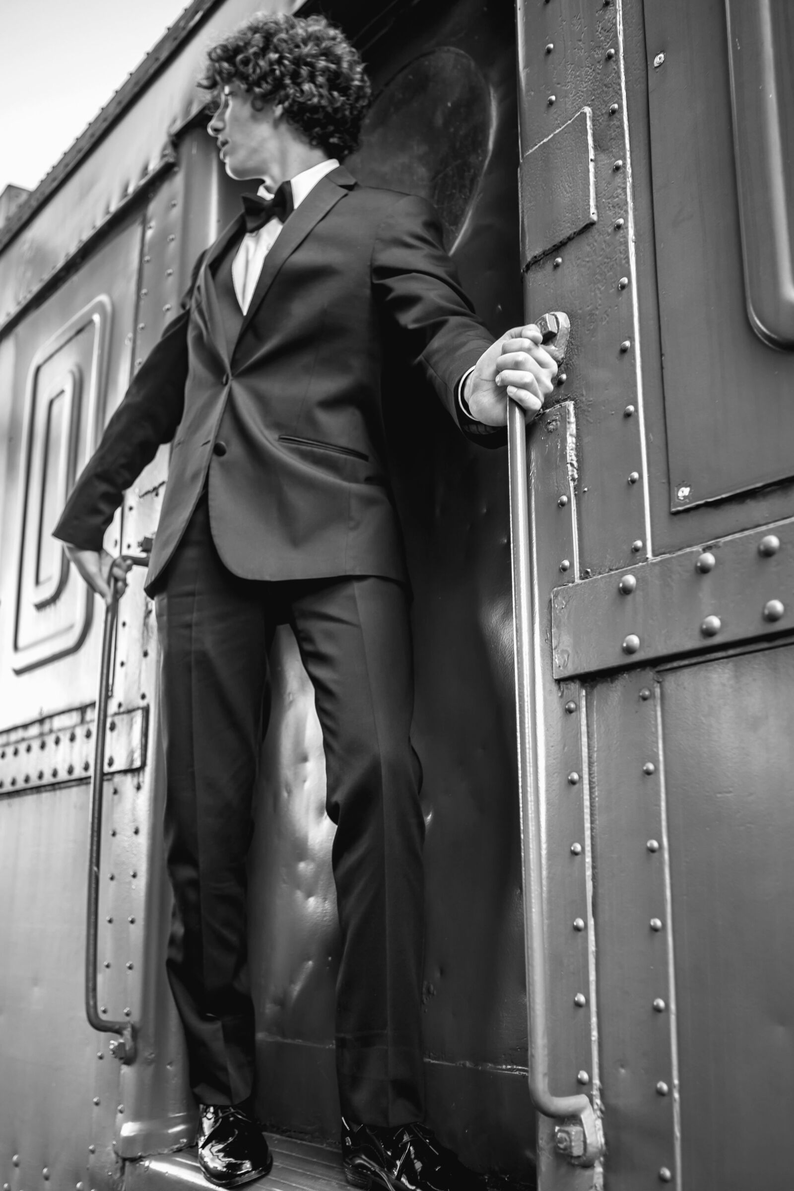 Canon EOS 5D Mark II sample photo. Retro, man, train, elegant photography
