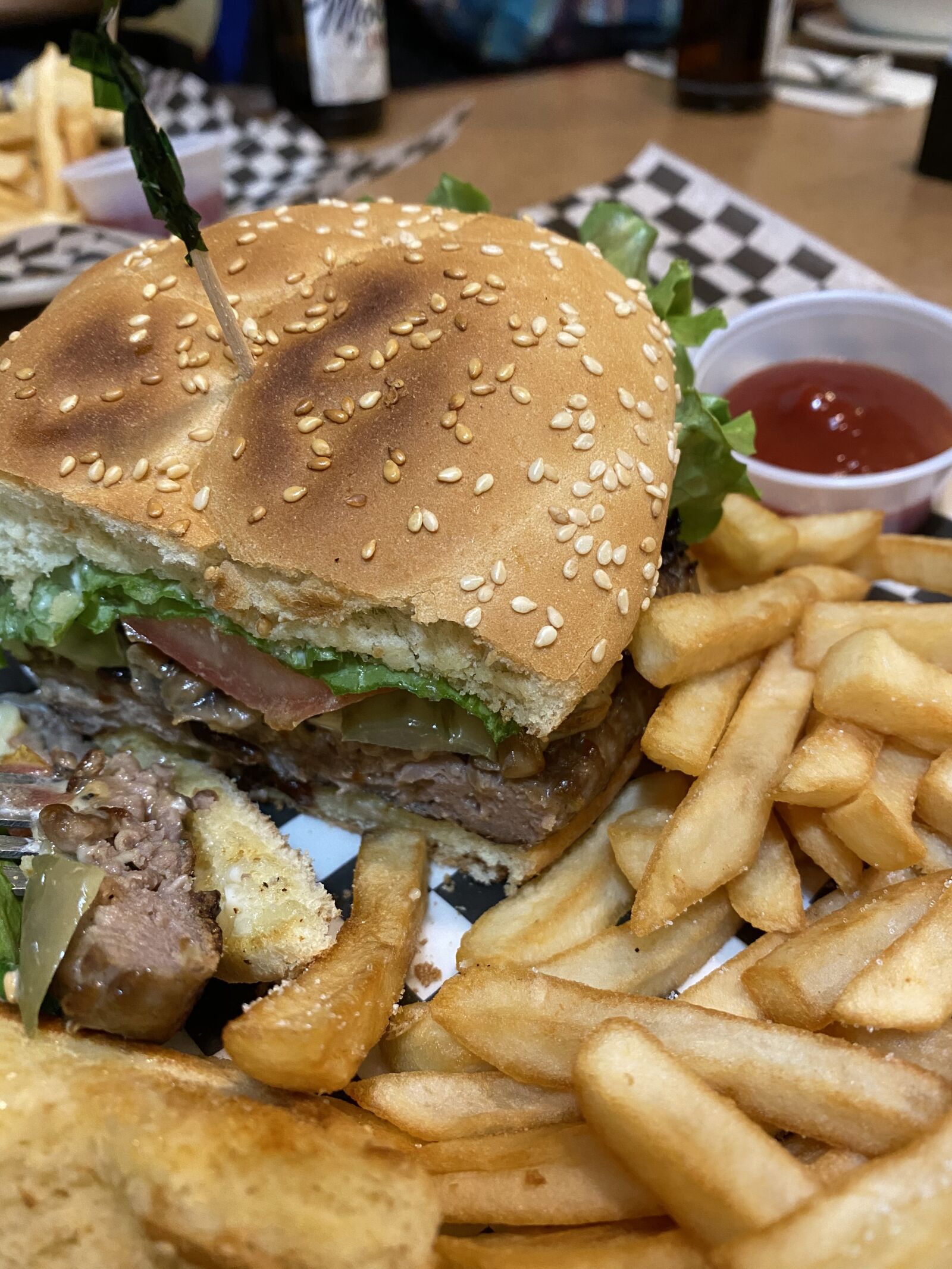 Apple iPhone 11 Pro sample photo. Hambuger, fastfood, junkfood photography