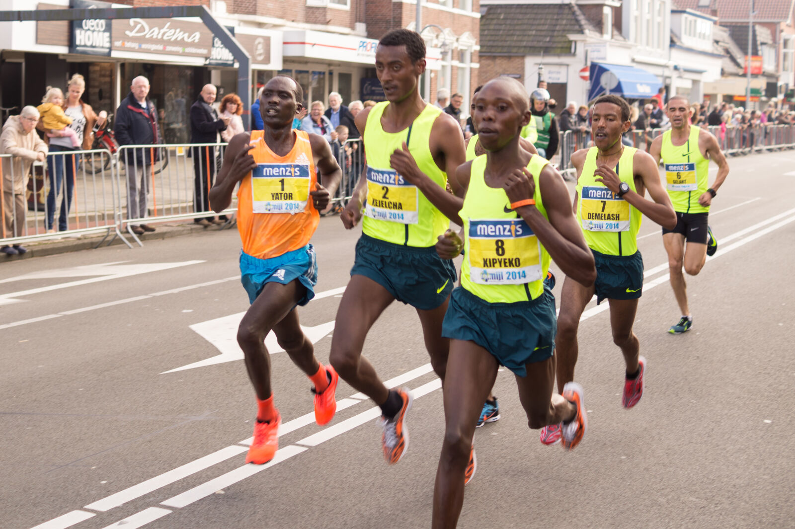 Sony DT 35mm F1.8 SAM sample photo. Jogger, jogging, sport, marathon photography