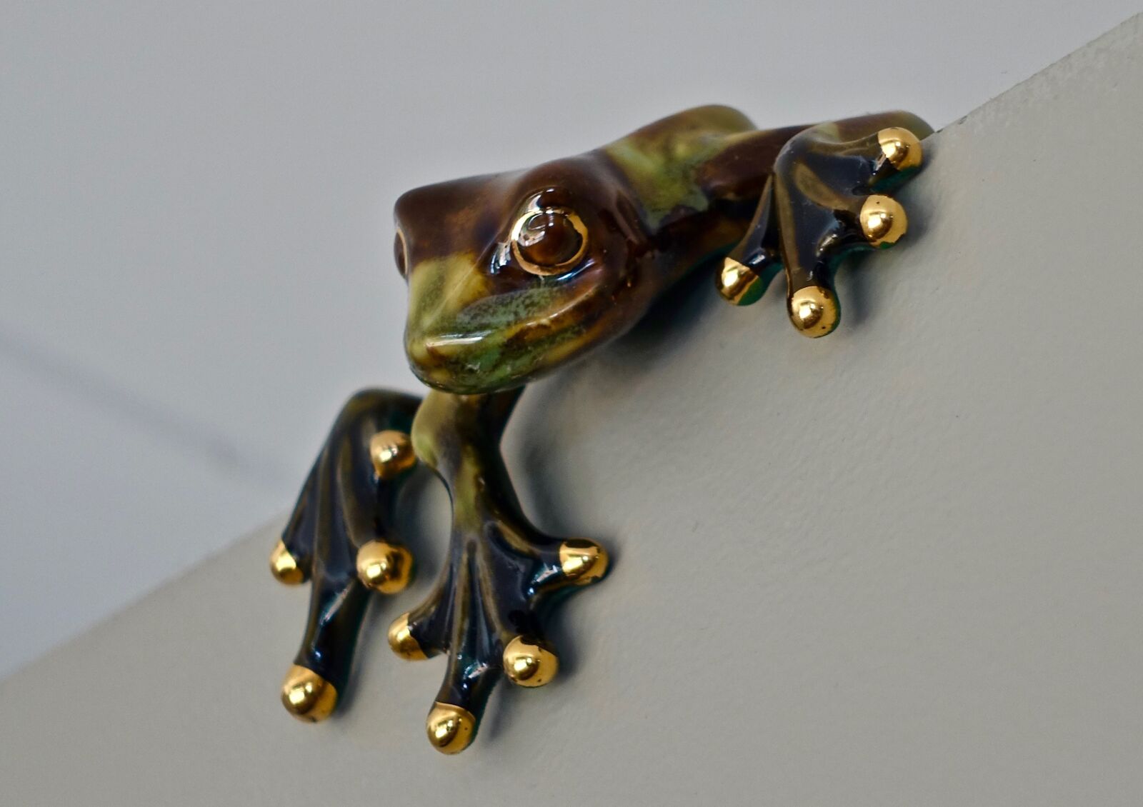 Sony Cyber-shot DSC-RX100 III sample photo. Frog, cute, sculpture photography