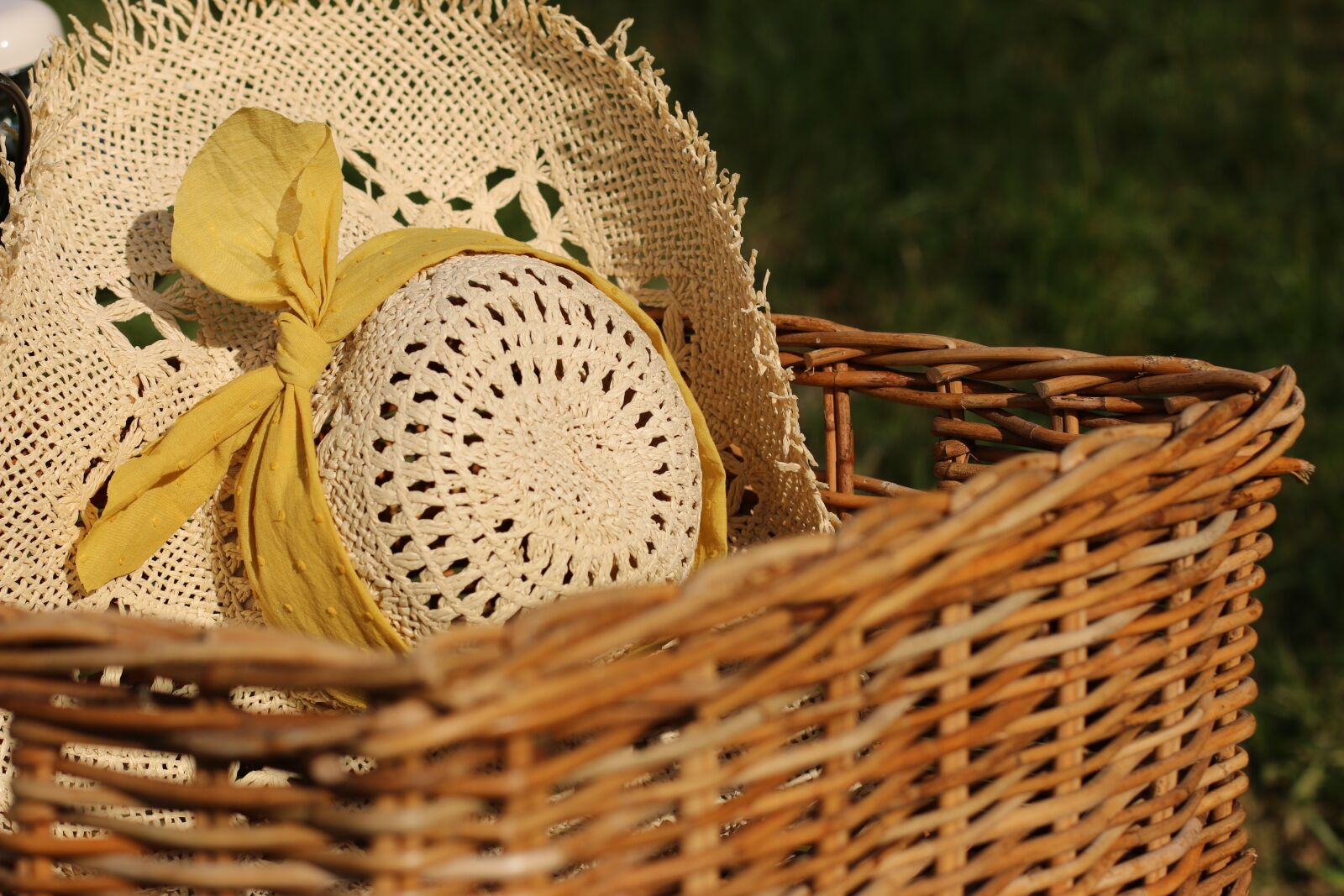 Canon EOS 70D + Canon EF 50mm F1.4 USM sample photo. Hat, basket, yellow photography