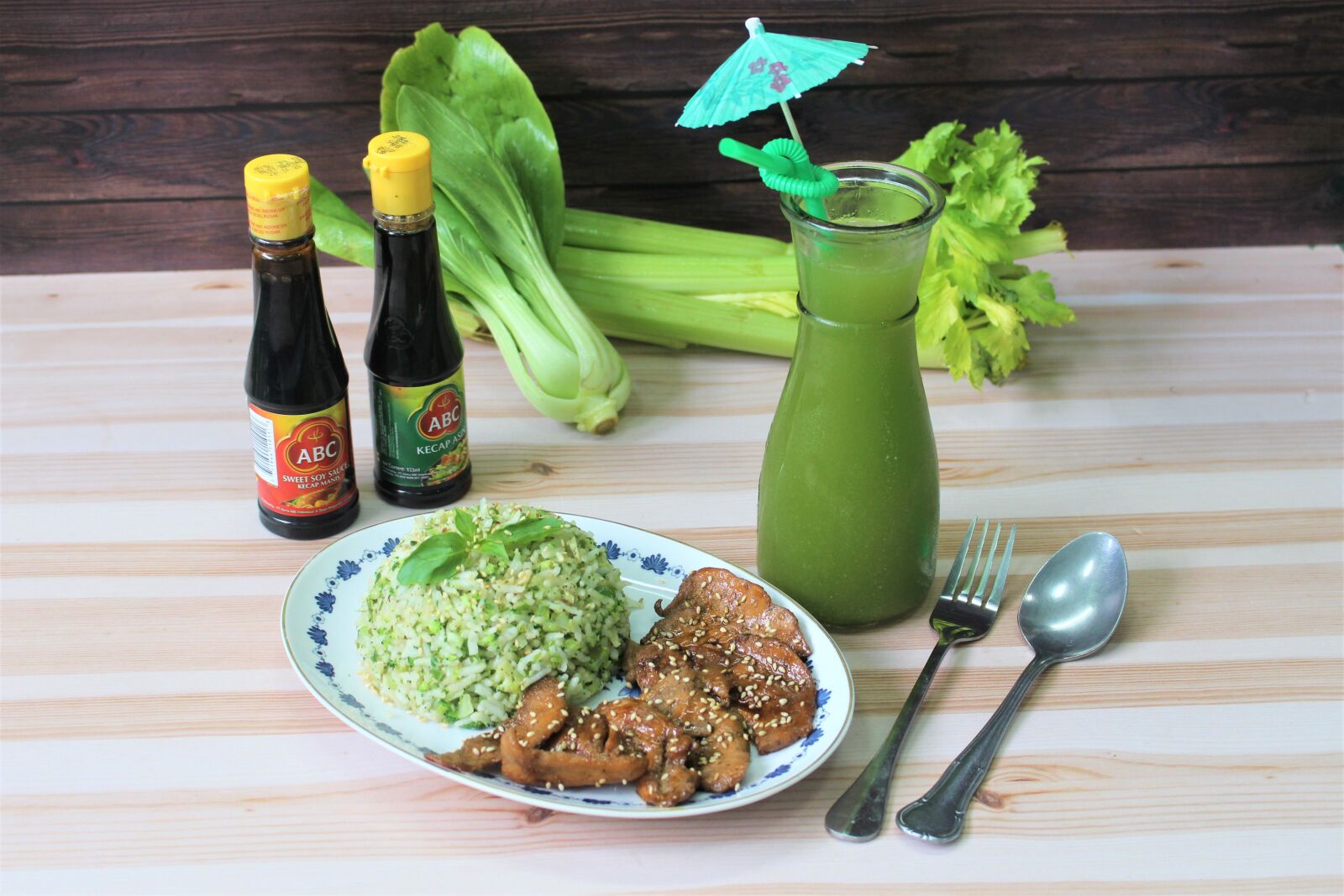 Canon EOS 700D (EOS Rebel T5i / EOS Kiss X7i) + Canon EF-S 18-55mm F3.5-5.6 IS STM sample photo. Burmese fried rice, healthy photography