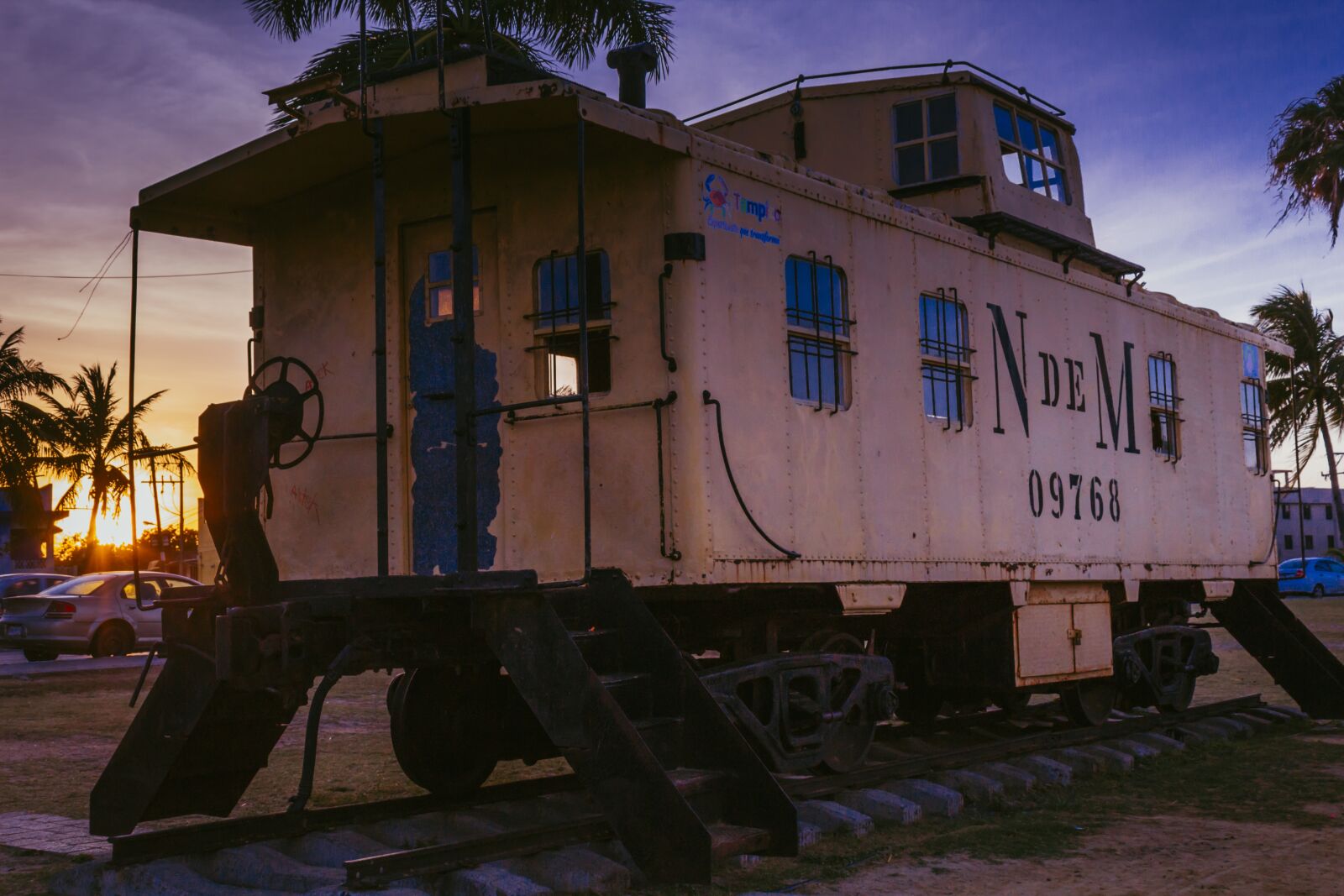 Canon EOS 1200D (EOS Rebel T5 / EOS Kiss X70 / EOS Hi) sample photo. Tampico, mexico, train photography