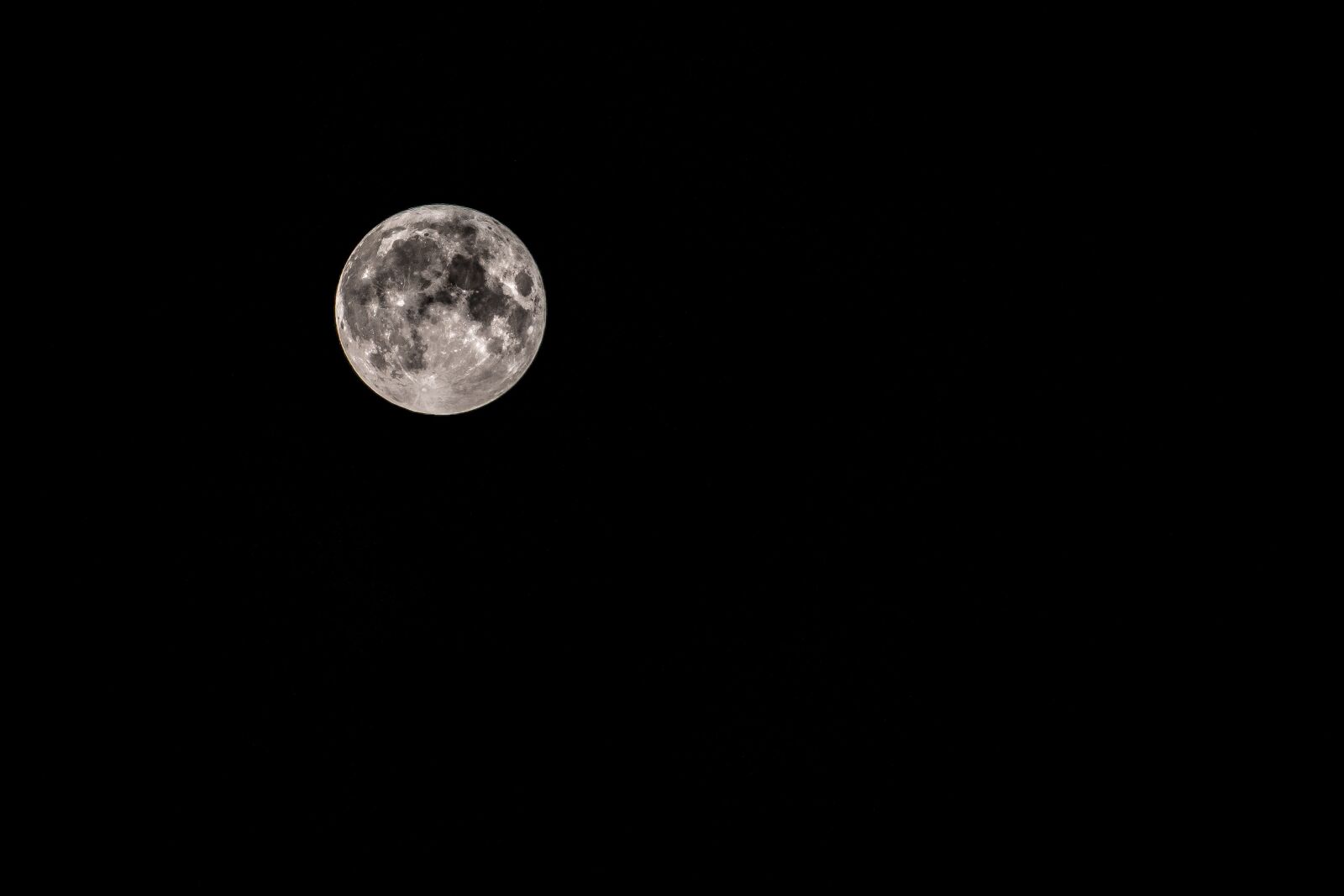 Canon EOS 70D + Tamron 16-300mm F3.5-6.3 Di II VC PZD Macro sample photo. Moon, night, space photography